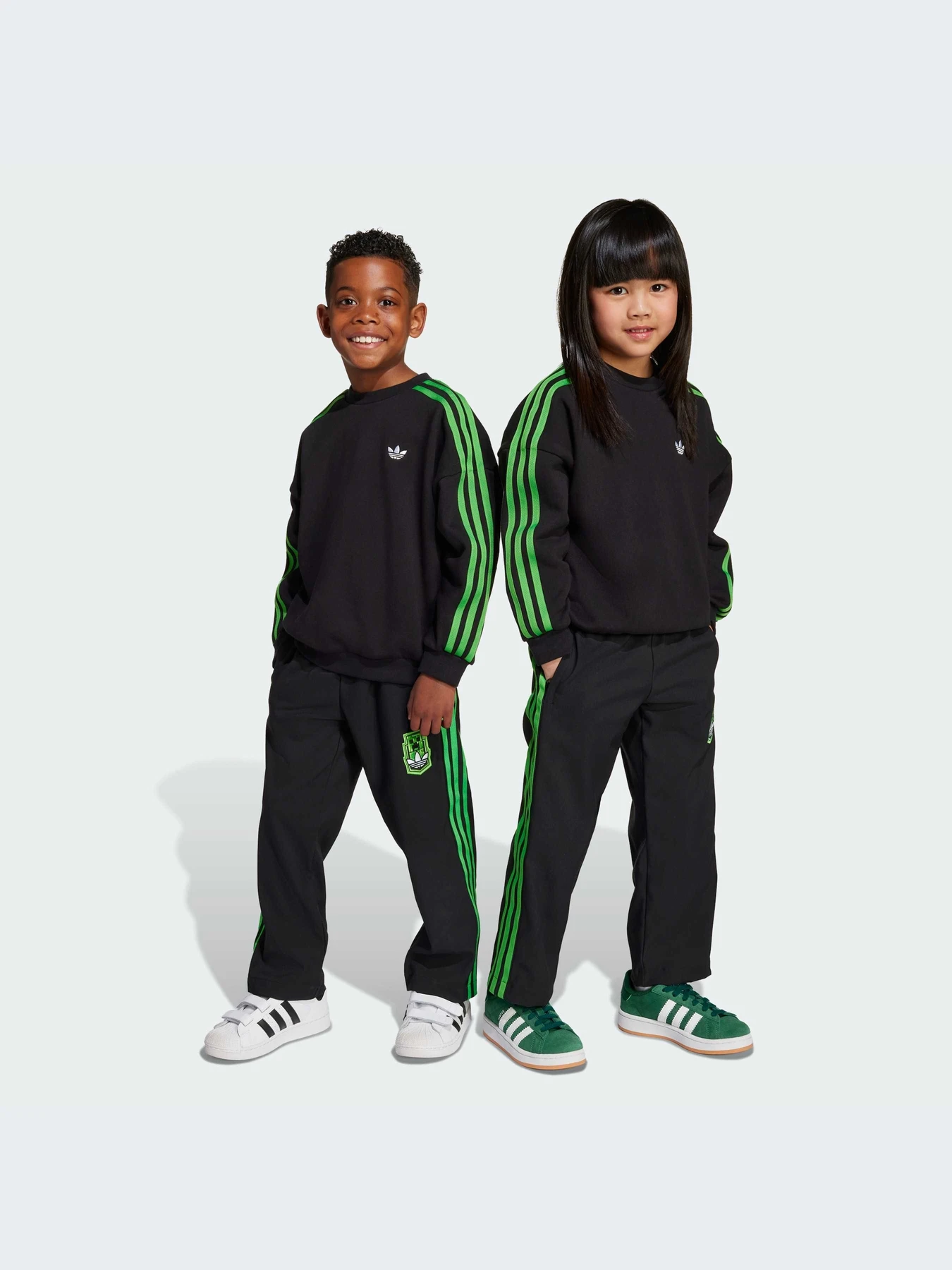 Костюмы Adidas Graphics модель JW5331-KZ Костюмы Adidas Graphics модель JW5331-KZ Фото