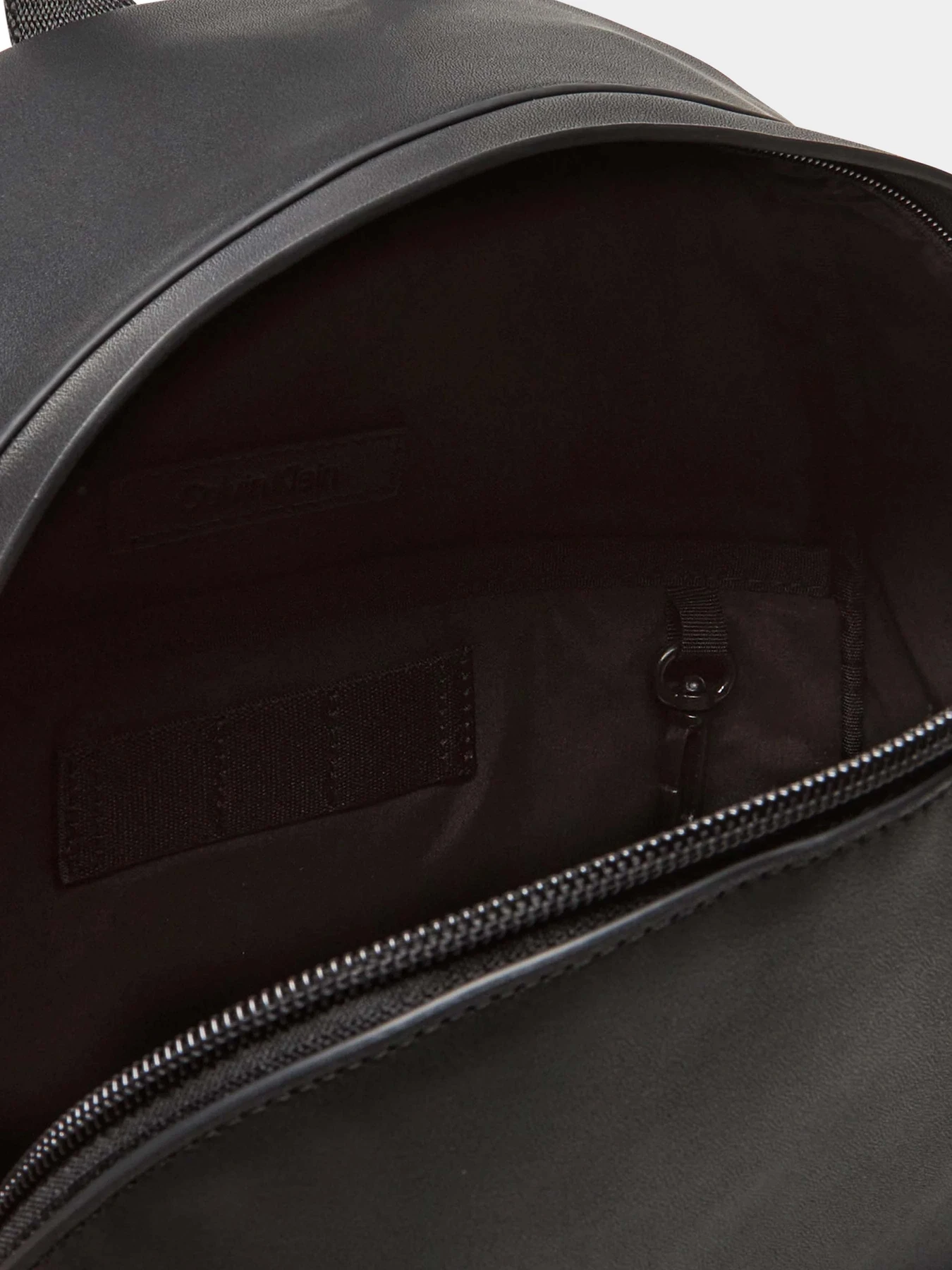 Рюкзаки Calvin Klein модель LV04D3187G-UB1 Рюкзаки Calvin Klein модель LV04D3187G-UB1 Фото