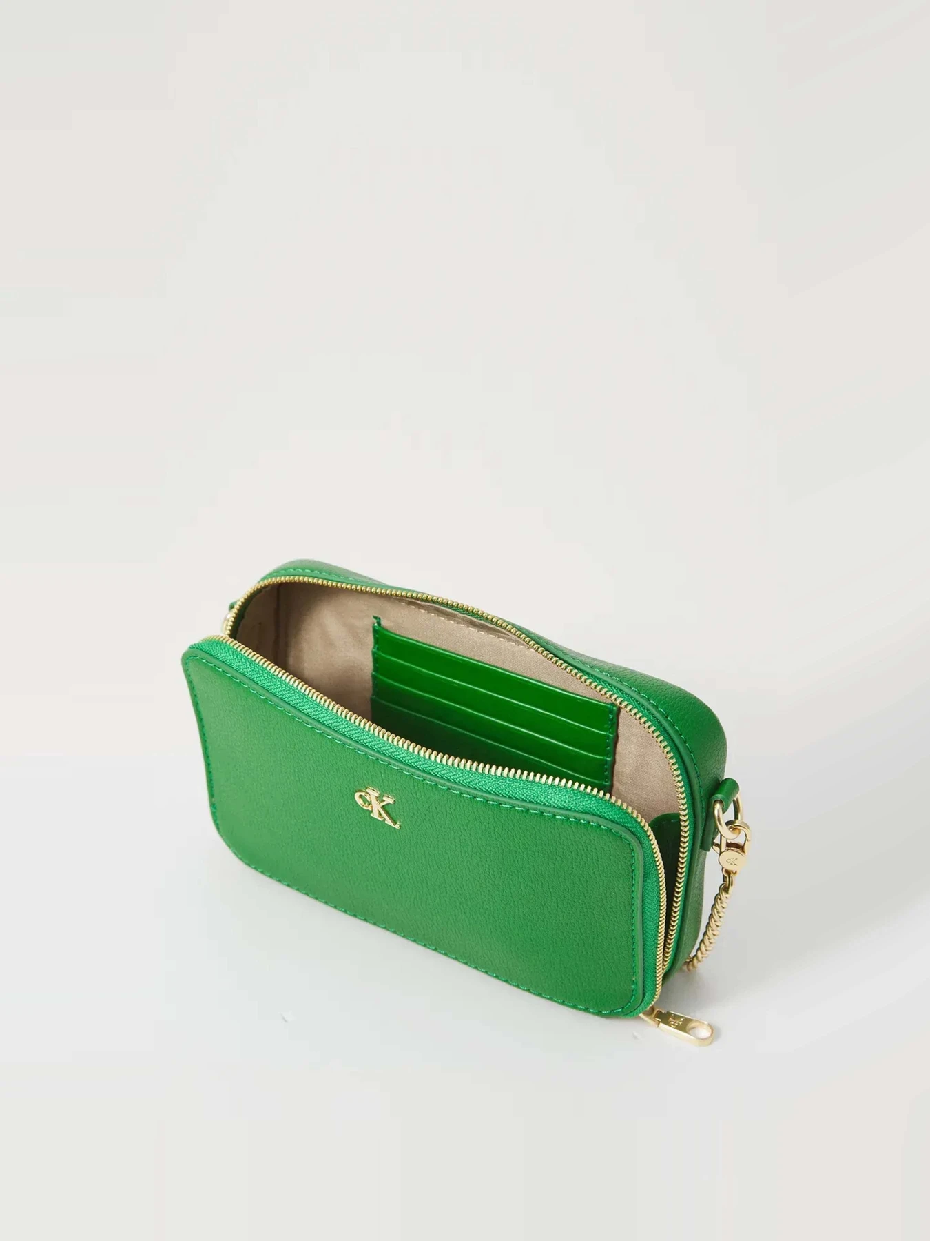 Сумки Calvin Klein модель LV04K1086G-0K6 Сумки Calvin Klein модель LV04K1086G-0K6 Фото