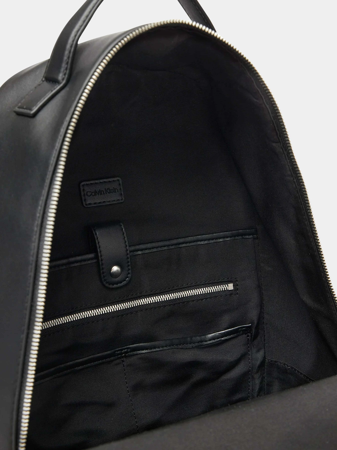 Рюкзаки Calvin Klein модель LV04K3165G-UB1 Рюкзаки Calvin Klein модель LV04K3165G-UB1 Фото