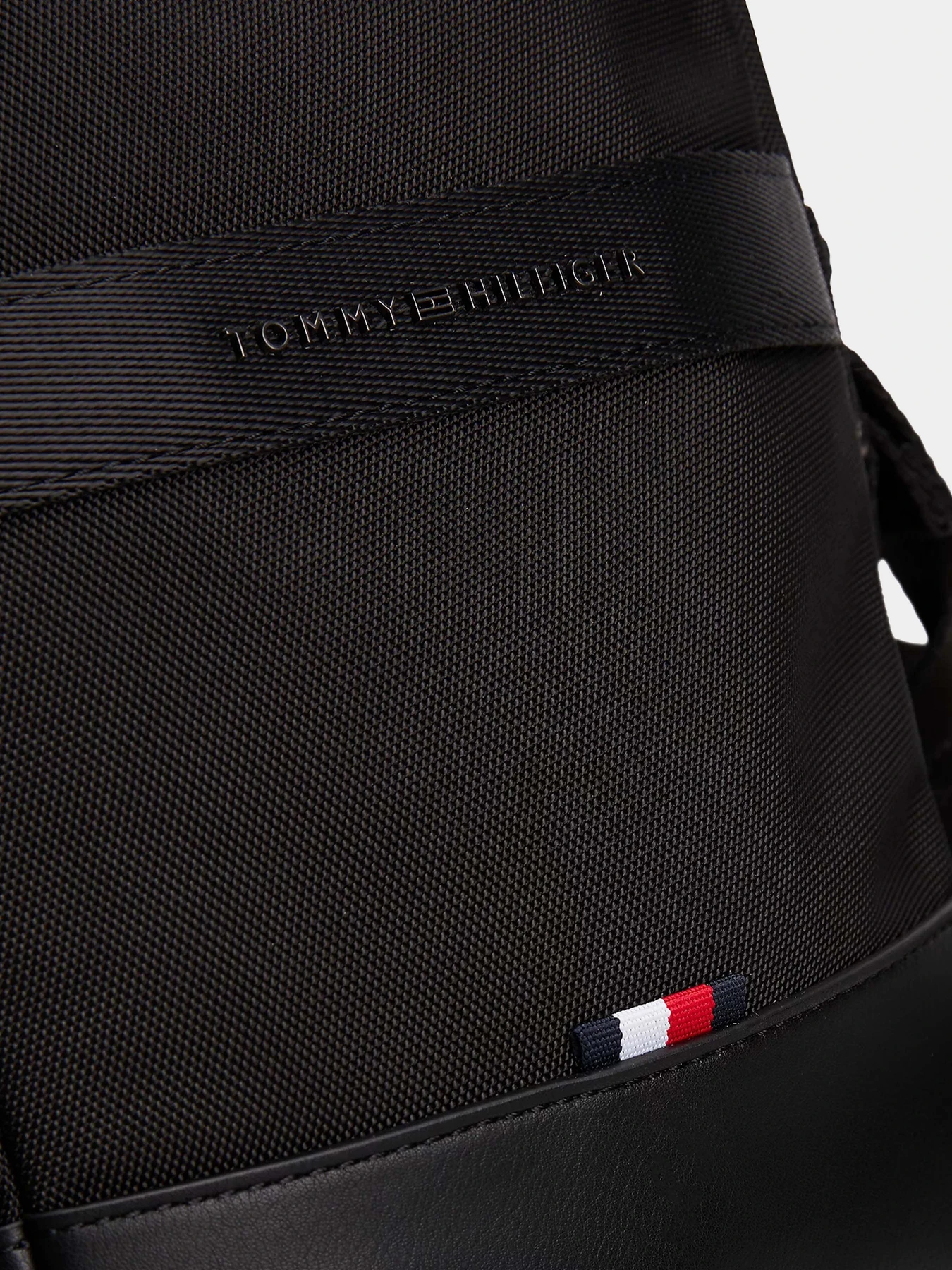 Сумки Tommy Hilfiger модель AM0AM13472-BDS Сумки Tommy Hilfiger модель AM0AM13472-BDS Фото