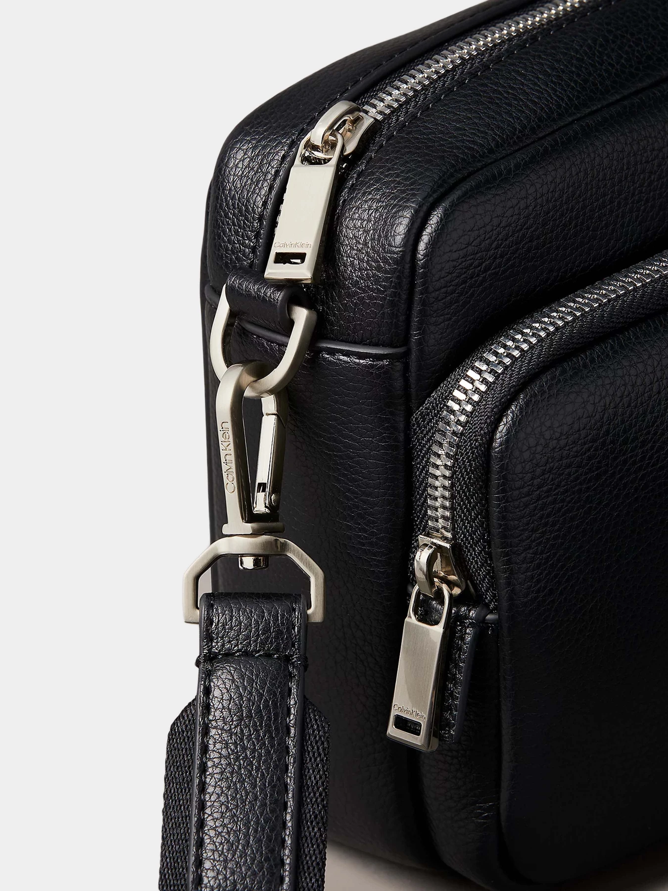 Сумки Calvin Klein модель LV04D3159G-UB1 Сумки Calvin Klein модель LV04D3159G-UB1 Фото