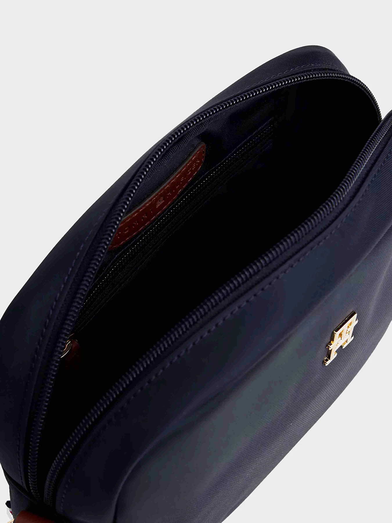 Сумки Tommy Hilfiger модель AW0AW17704-DW6 Сумки Tommy Hilfiger модель AW0AW17704-DW6 Фото