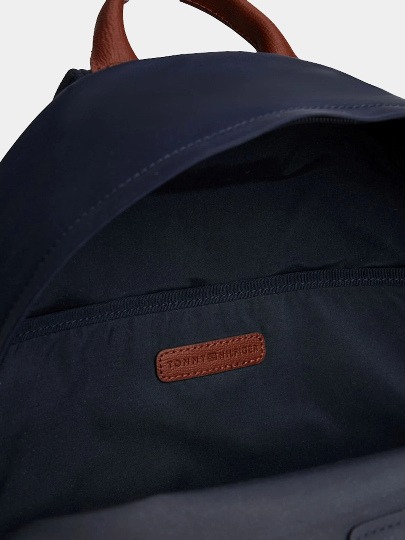 Рюкзаки Tommy Hilfiger модель AW0AW17939-DW6 Рюкзаки Tommy Hilfiger модель AW0AW17939-DW6 Фото