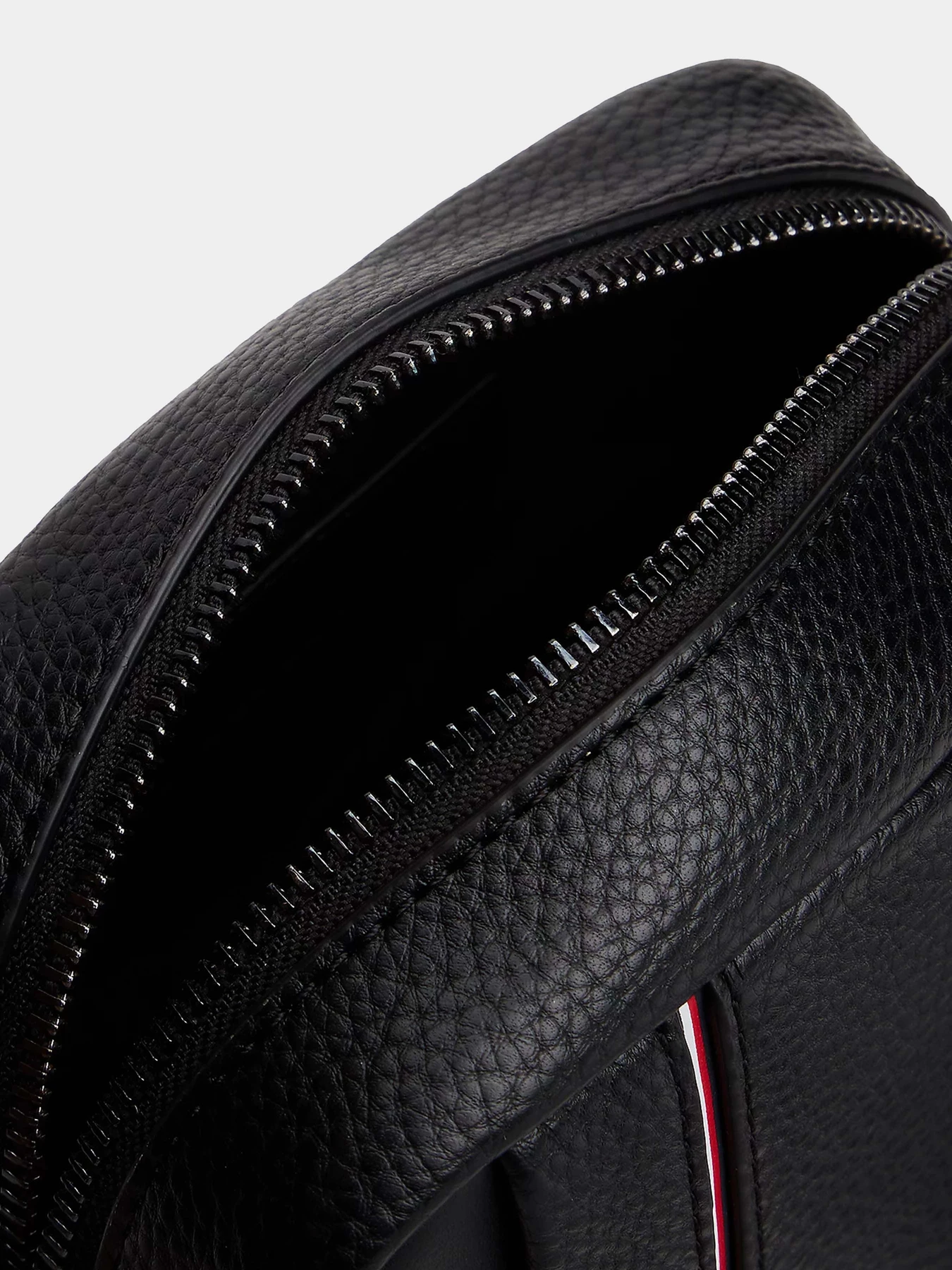 Сумки Tommy Hilfiger модель AM0AM13632-BDS Сумки Tommy Hilfiger модель AM0AM13632-BDS Фото