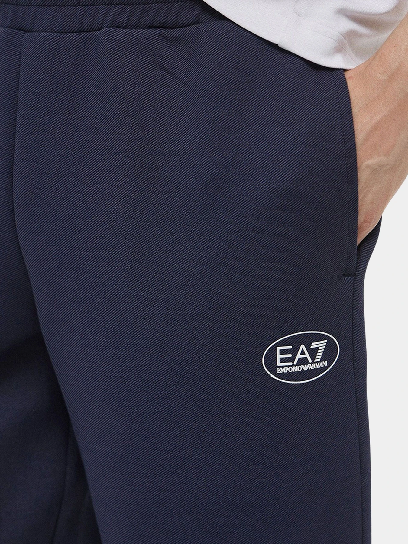 Брюки EA7 модель 7M000850-AF16253-UB102 Брюки EA7 модель 7M000850-AF16253-UB102 Фото