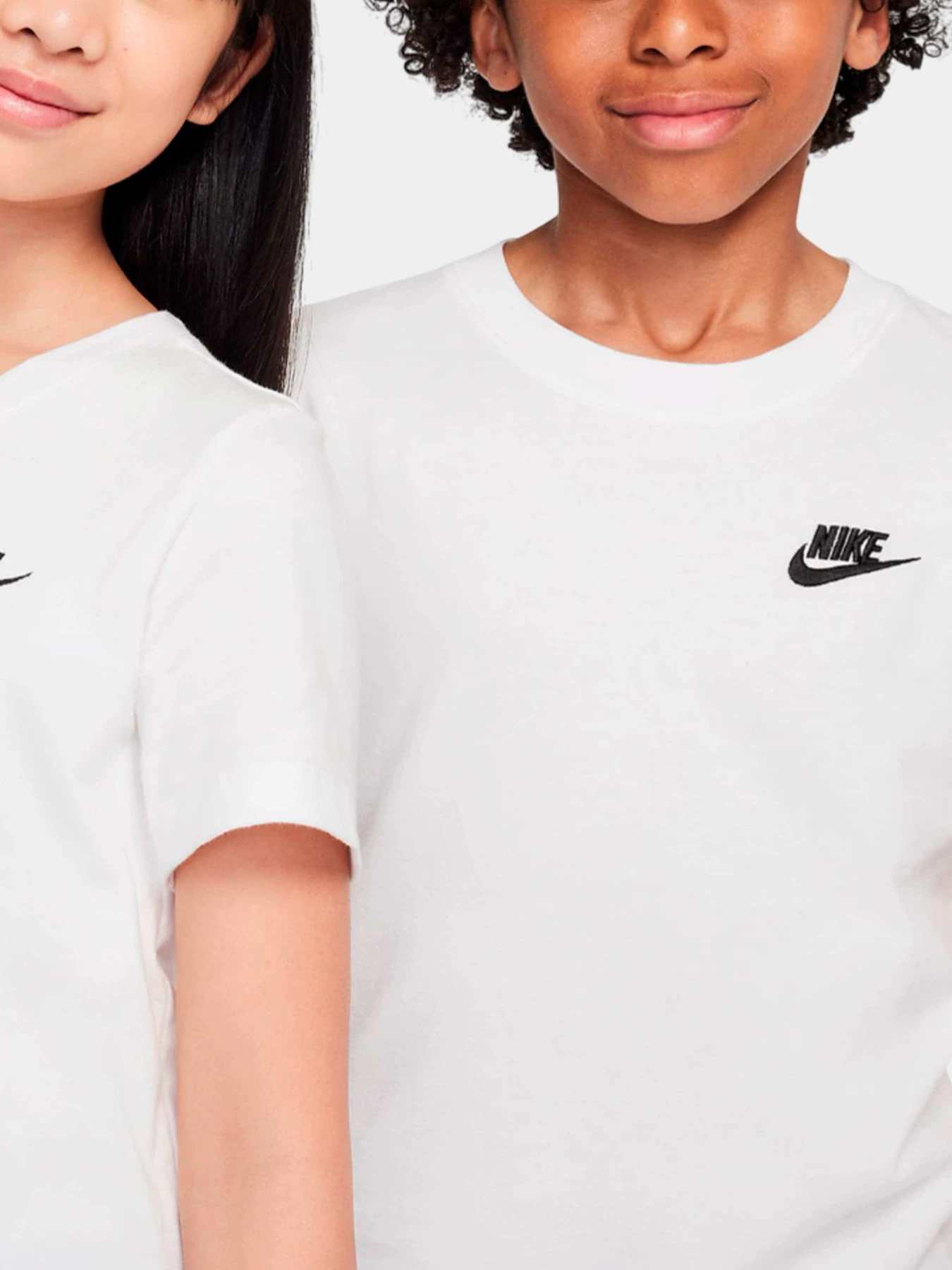 Футболки и поло NIKE модель FZ5177-100 Футболки и поло NIKE модель FZ5177-100 Фото
