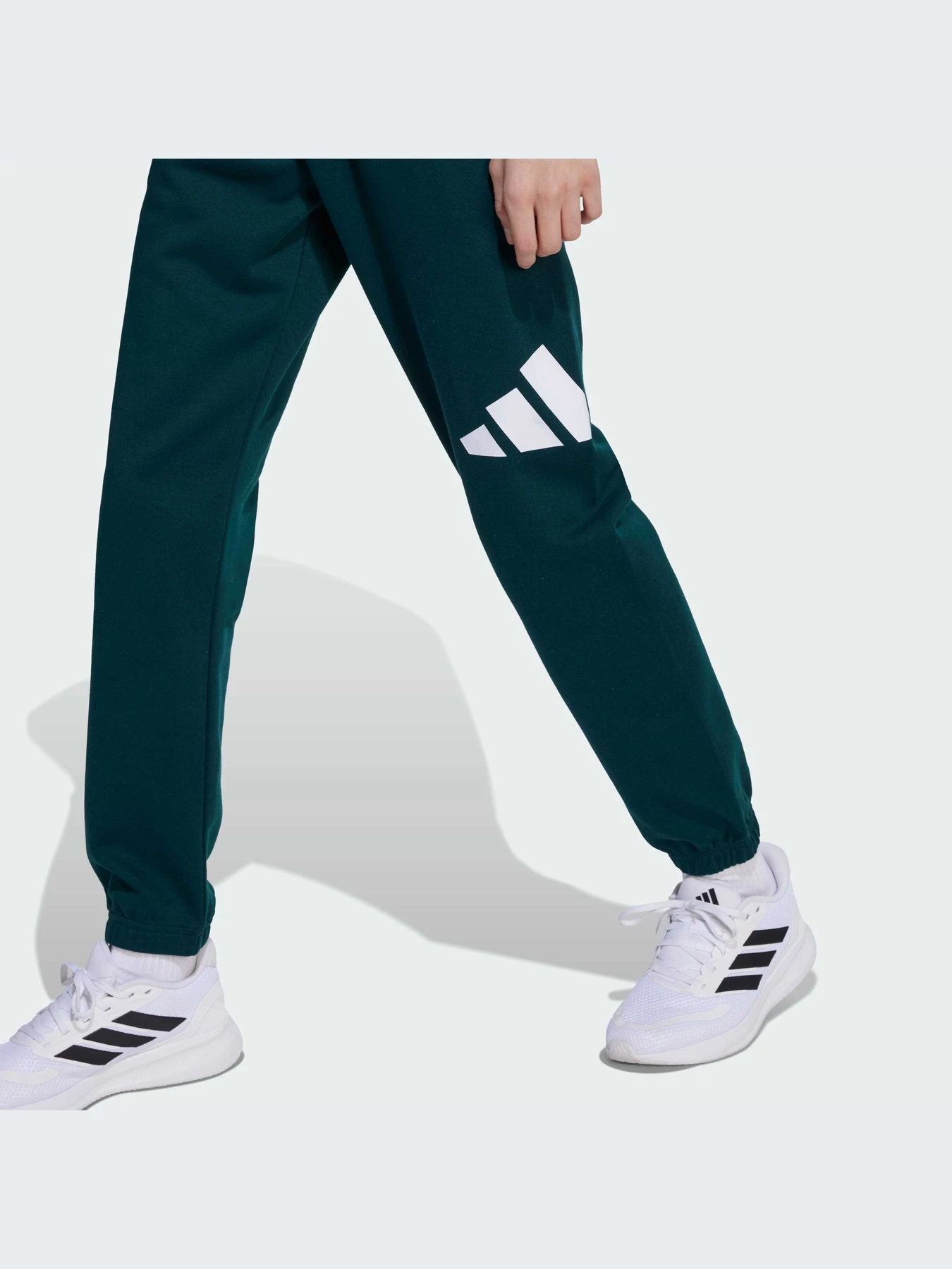 Костюмы Adidas модель JV9938-KZ Костюмы Adidas модель JV9938-KZ Фото