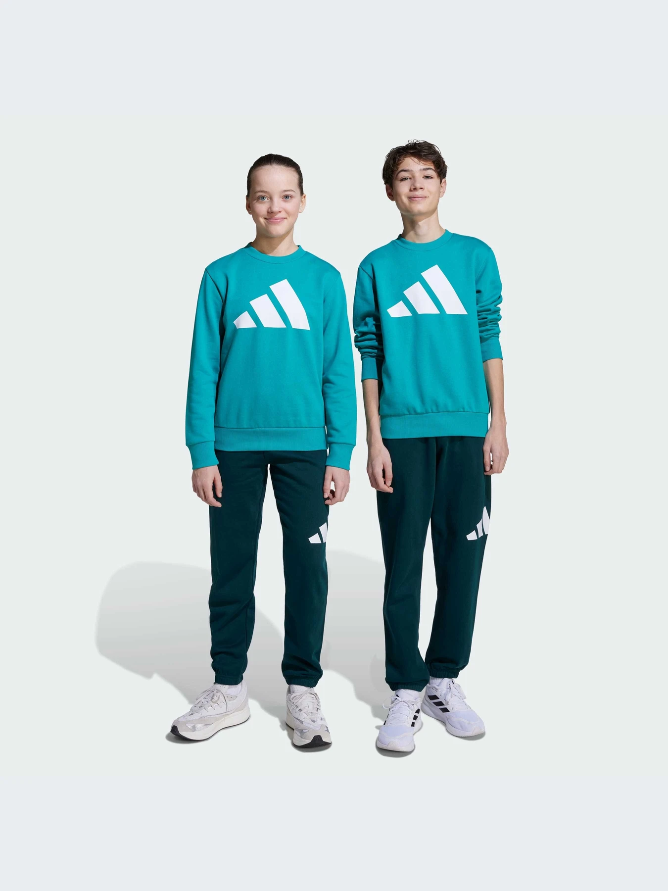 Костюмы Adidas модель JV9938-KZ Костюмы Adidas модель JV9938-KZ Фото