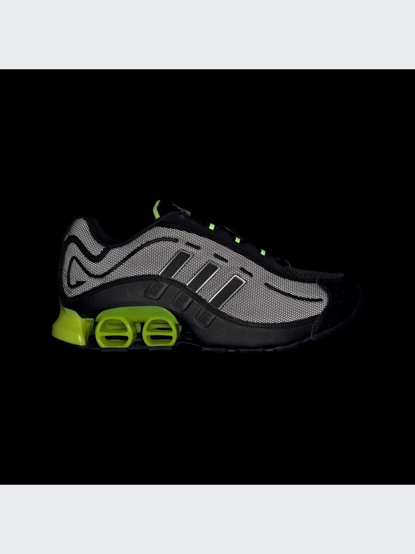 Кроссовки Adidas модель JR3677-KZ Кроссовки Adidas модель JR3677-KZ Фото