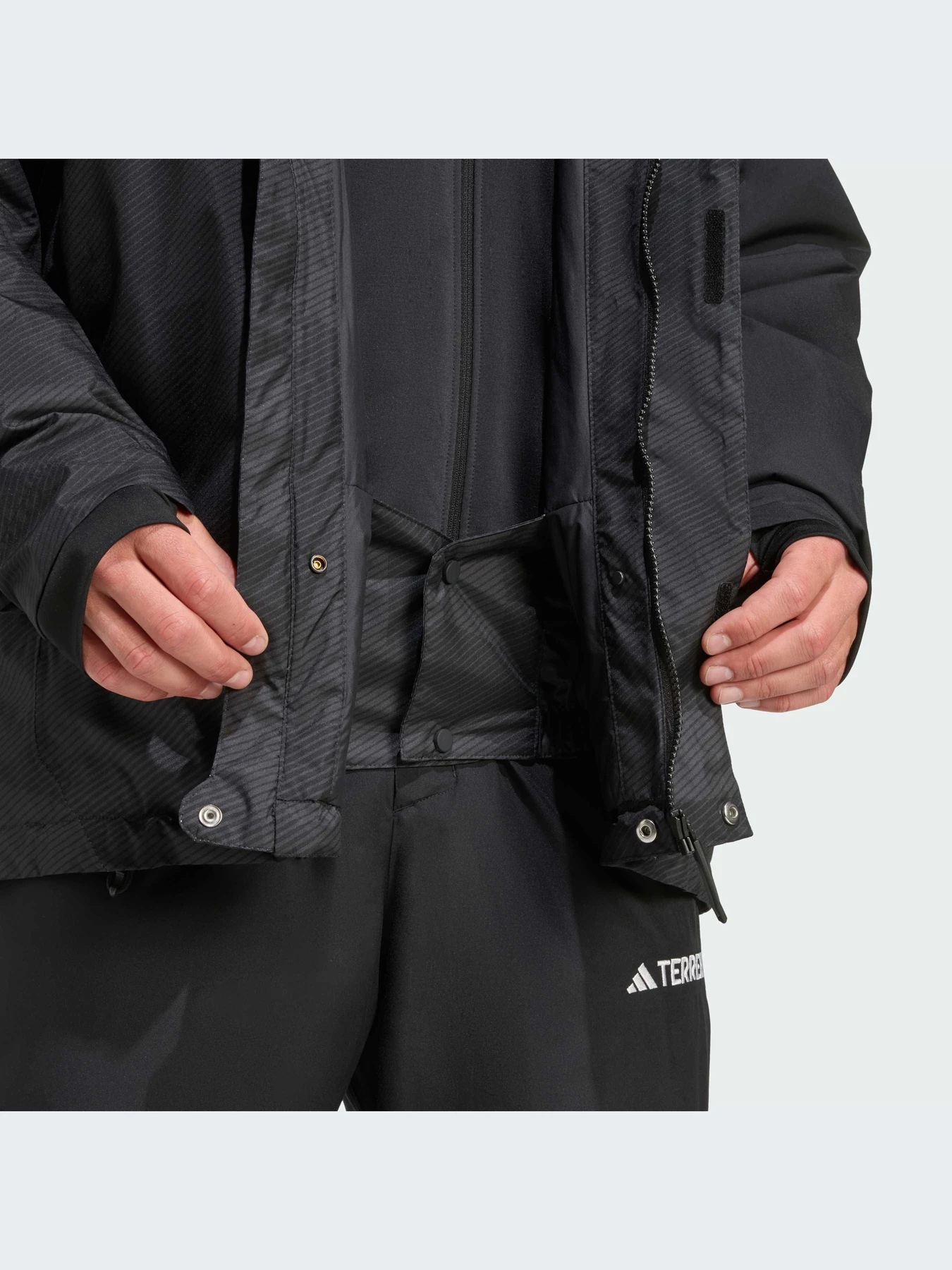 Куртки и дубленки Adidas модель JN3101-KZ Куртки и дубленки Adidas модель JN3101-KZ Фото
