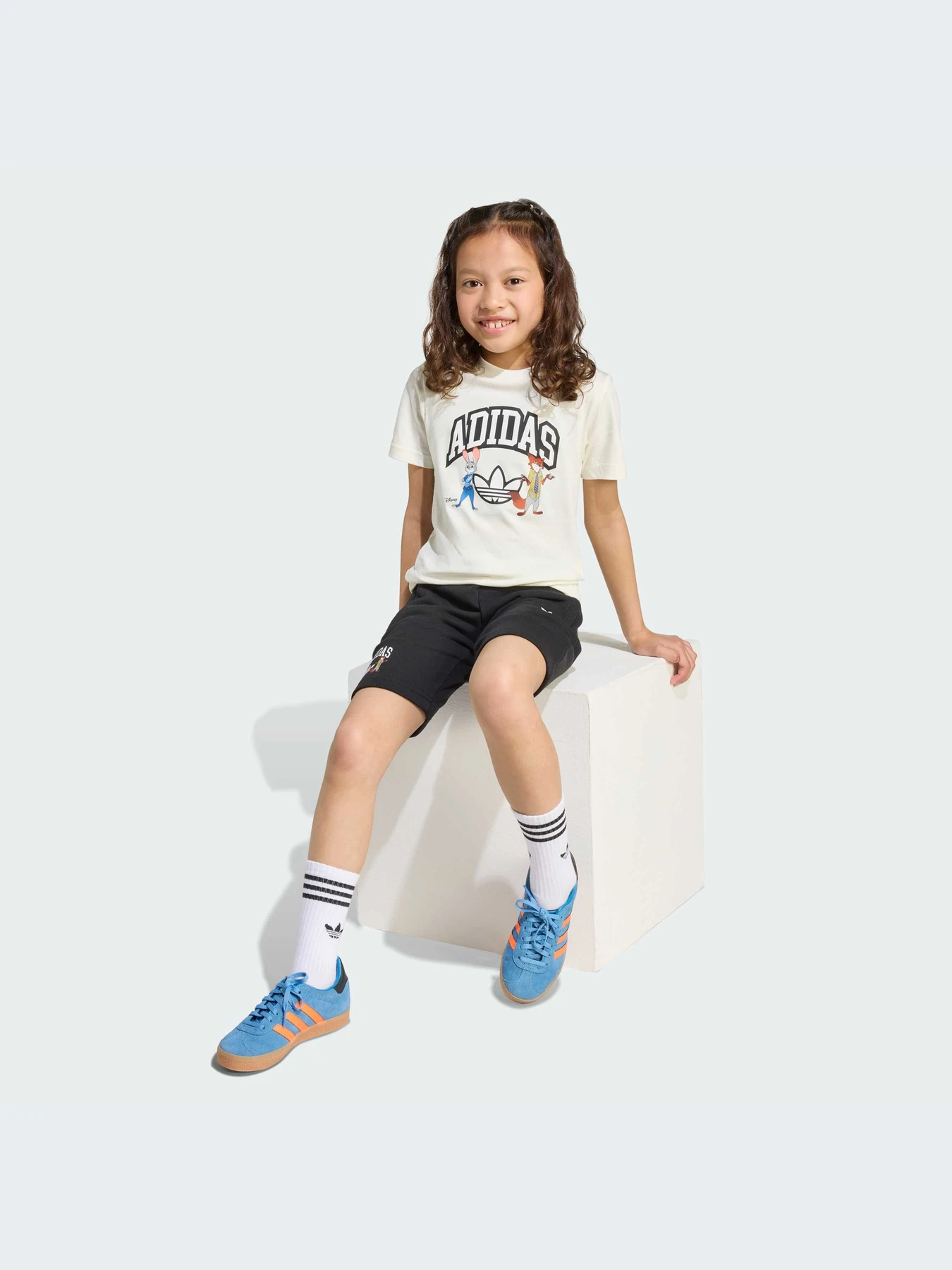 Костюмы Adidas Graphics модель JX0600-KZ Костюмы Adidas Graphics модель JX0600-KZ Фото
