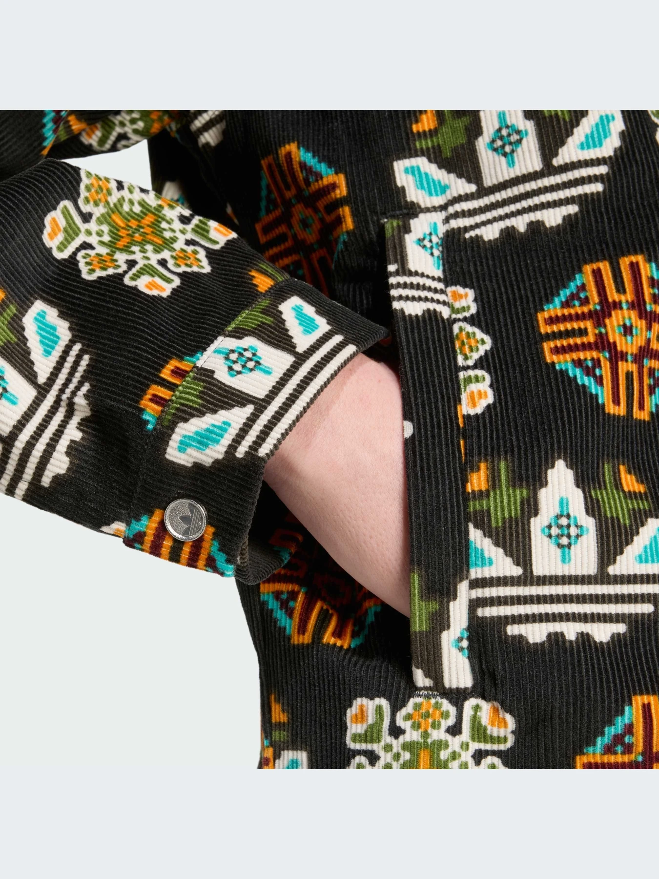 Куртки и дубленки Adidas Graphics модель JY2998-KZ Куртки и дубленки Adidas Graphics модель JY2998-KZ Фото