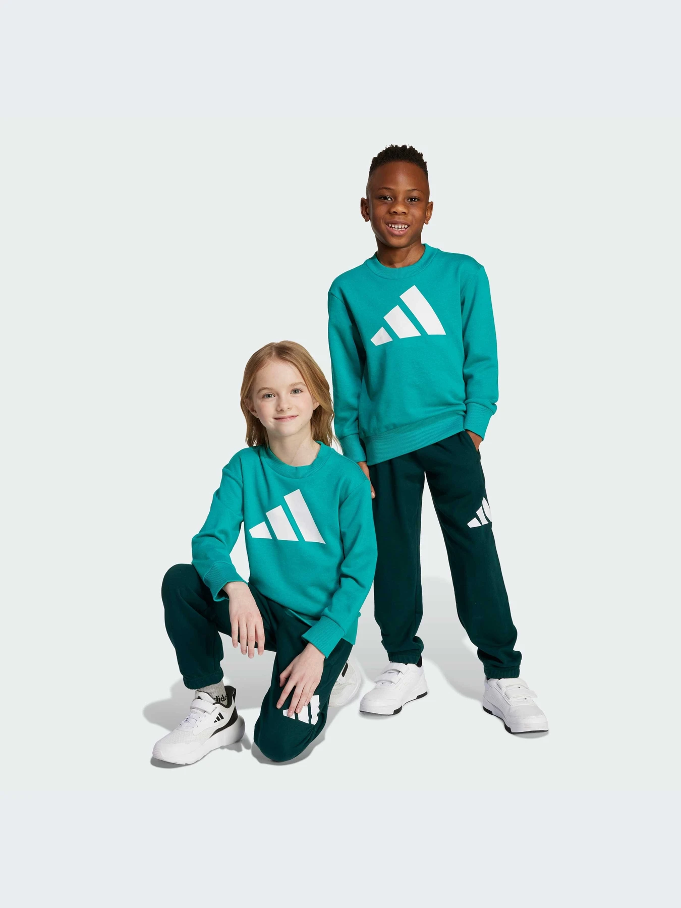 Костюмы Adidas модель JW2436-KZ Костюмы Adidas модель JW2436-KZ Фото