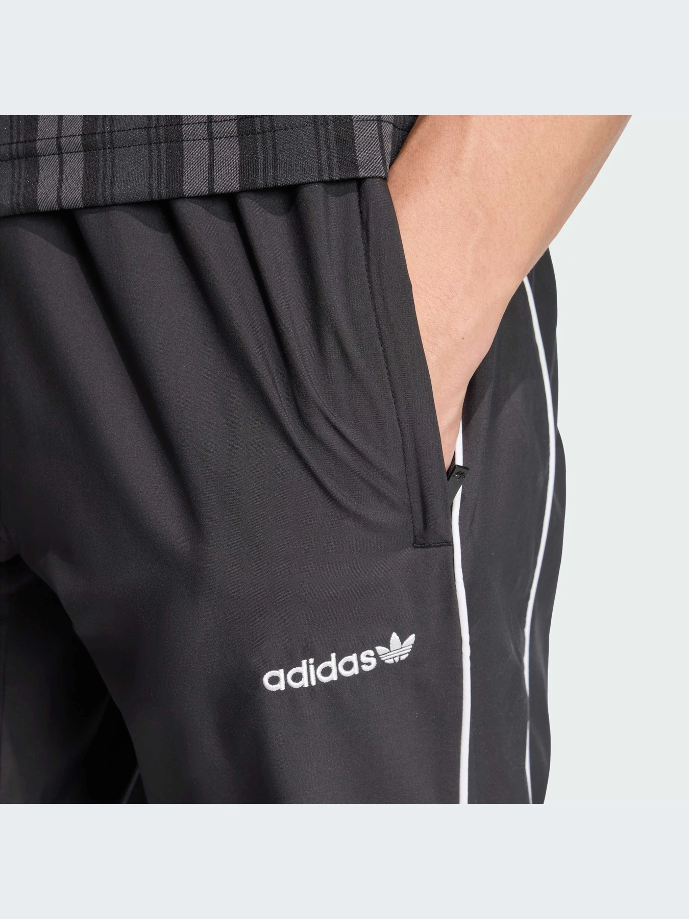 Брюки Adidas Graphics модель JV7733-KZ Брюки Adidas Graphics модель JV7733-KZ Фото