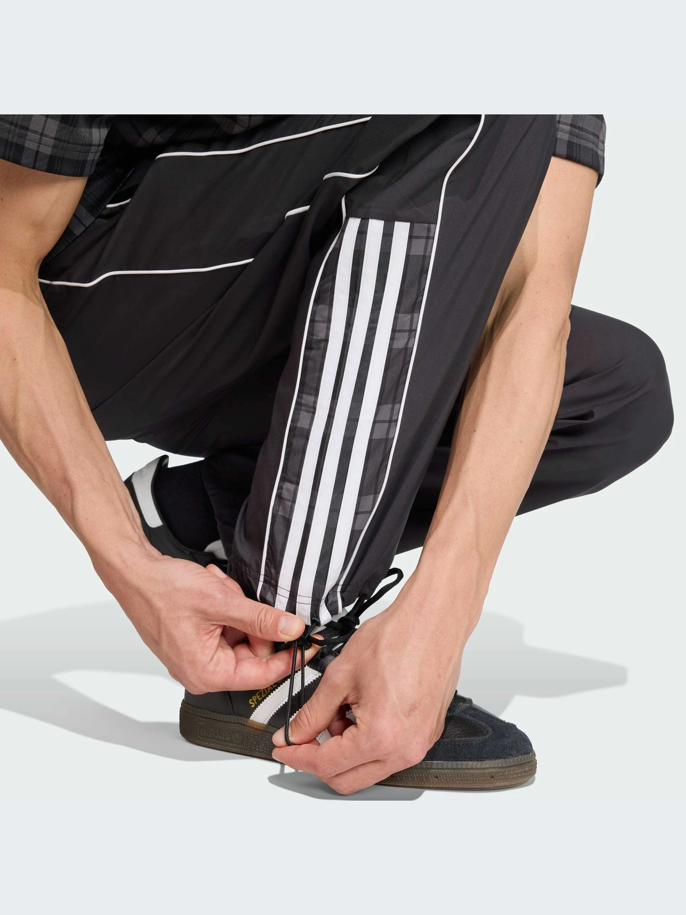 Брюки Adidas Graphics модель JV7733-KZ Брюки Adidas Graphics модель JV7733-KZ Фото