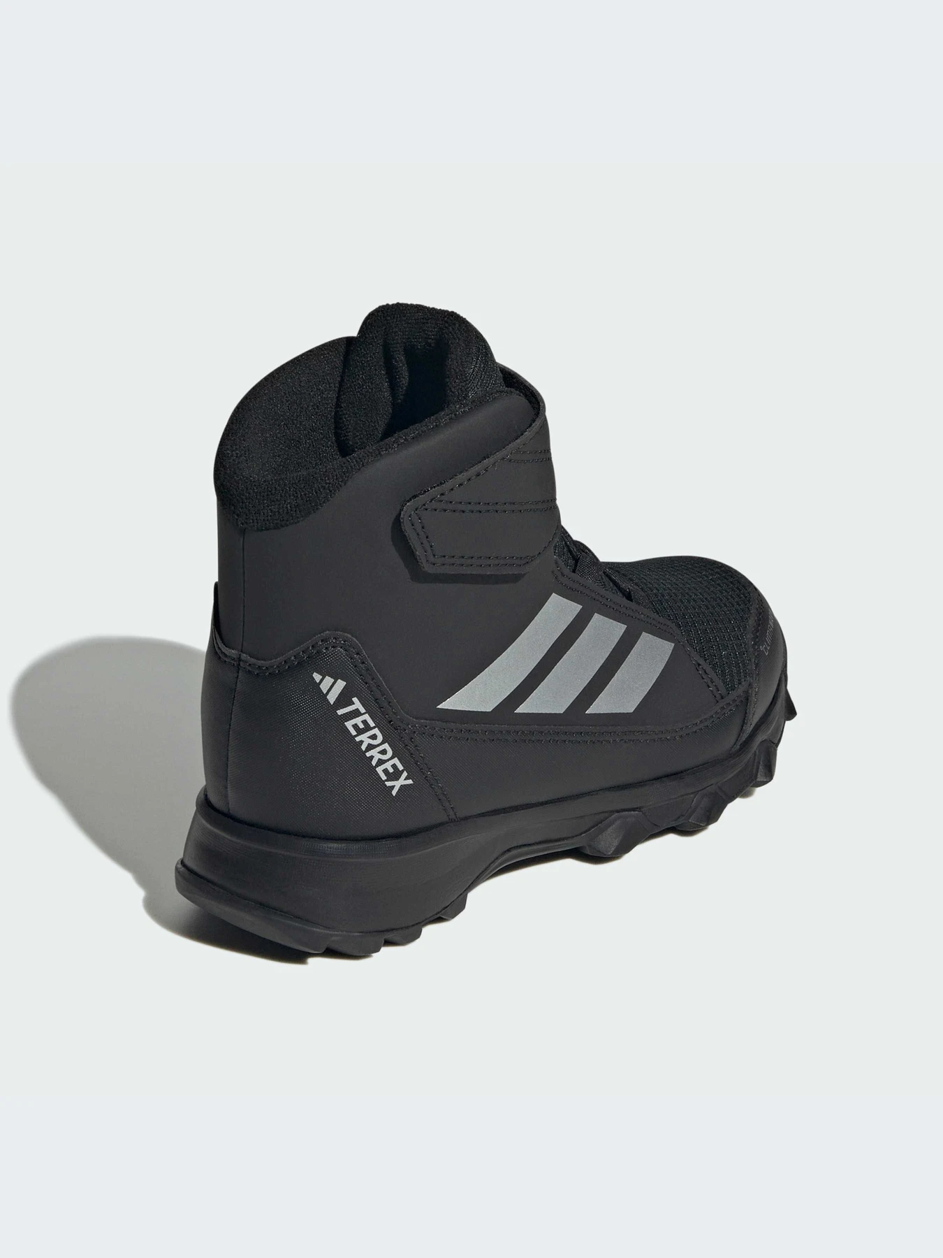 Ботинки и сапоги Adidas модель JR4188-KZ Ботинки и сапоги Adidas модель JR4188-KZ Фото
