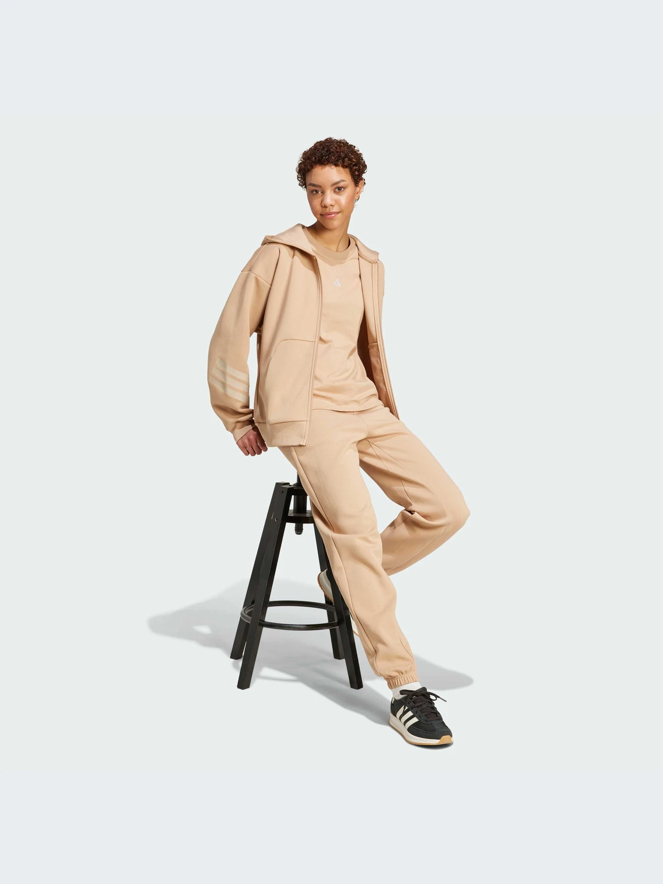 Худи и свитшоты Adidas модель JW7806-KZ Худи и свитшоты Adidas модель JW7806-KZ Фото