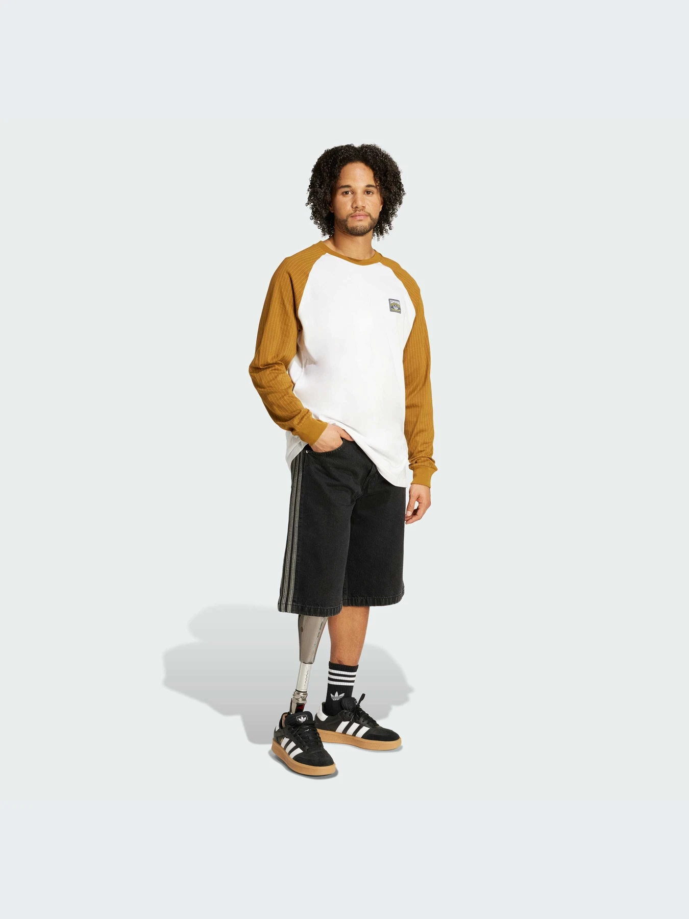 Худи и свитшоты Adidas Graphics модель JW0163-KZ Худи и свитшоты Adidas Graphics модель JW0163-KZ Фото
