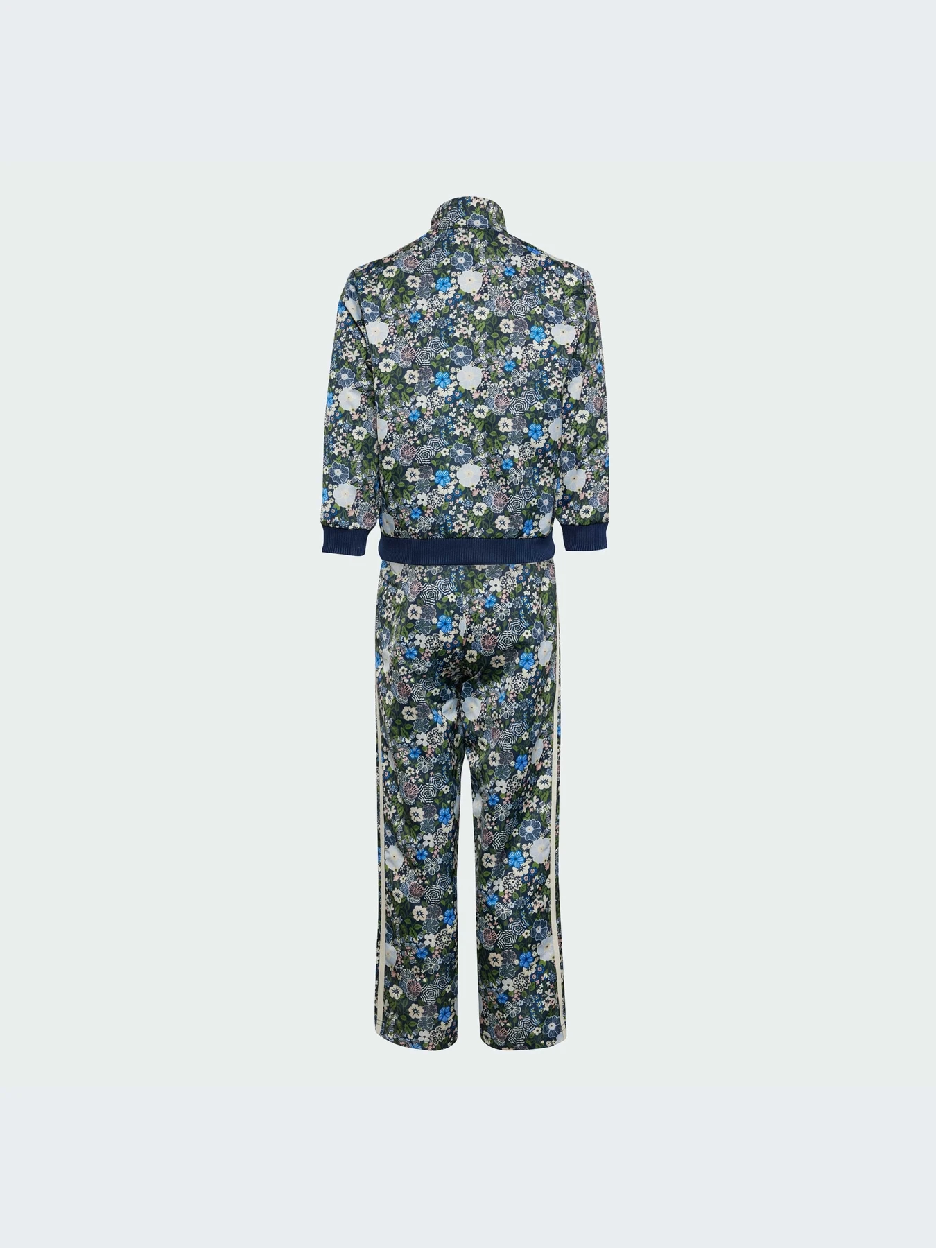 Костюмы Adidas Graphics модель JV7724-KZ Костюмы Adidas Graphics модель JV7724-KZ Фото