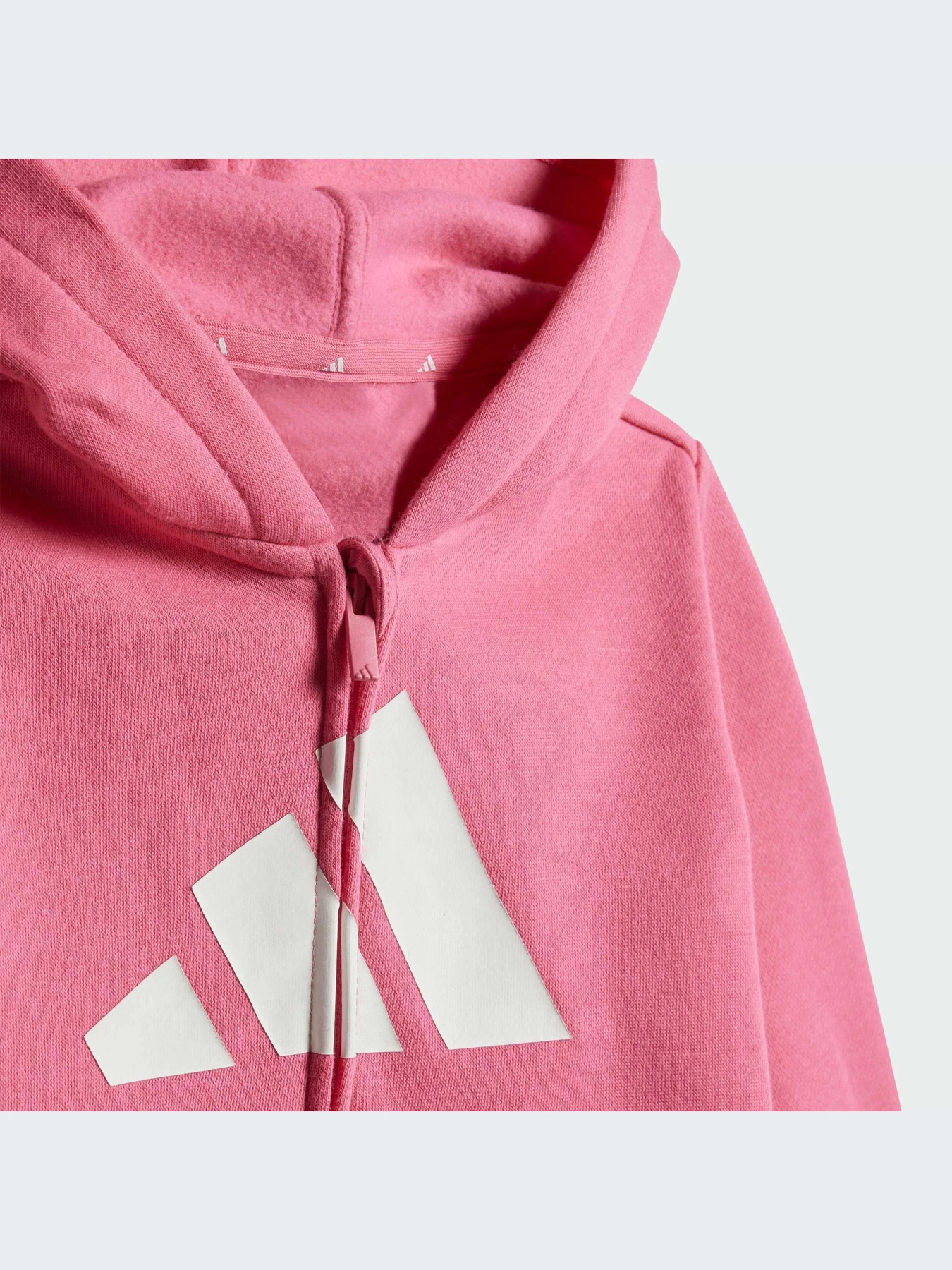 Костюмы Adidas модель JM0879-KZ Костюмы Adidas модель JM0879-KZ Фото