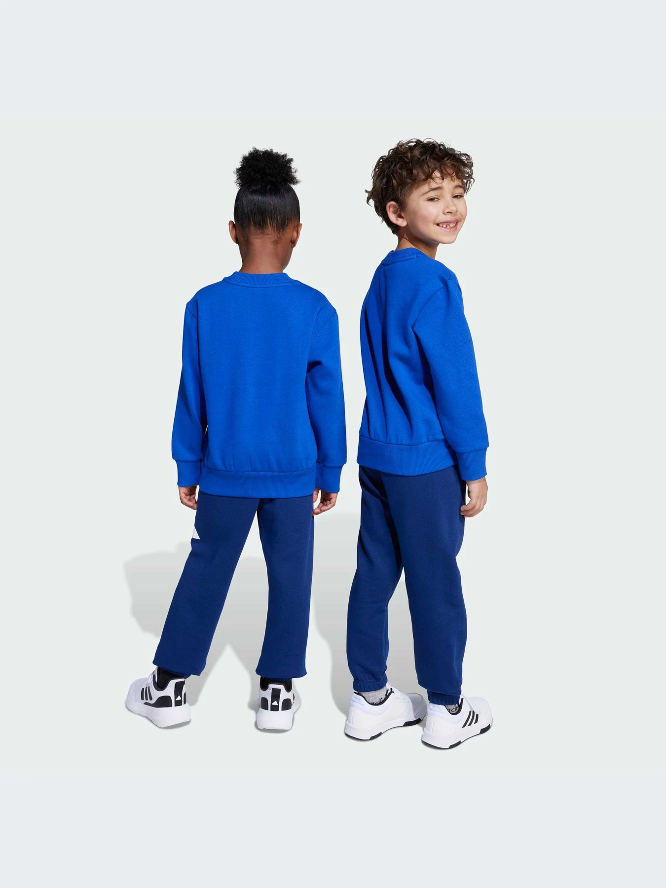 Костюмы Adidas модель JM0881-KZ Костюмы Adidas модель JM0881-KZ Фото