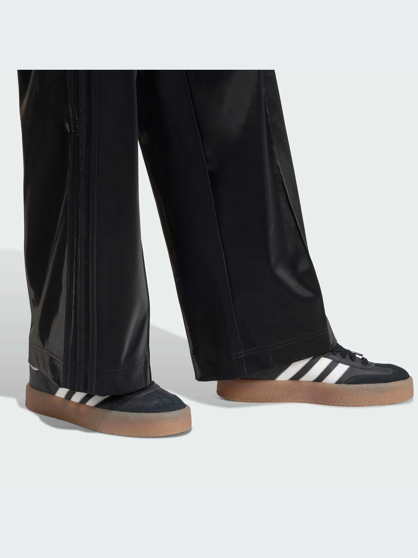 Брюки Adidas Adicolor модель JV7503-KZ Брюки Adidas Adicolor модель JV7503-KZ Фото