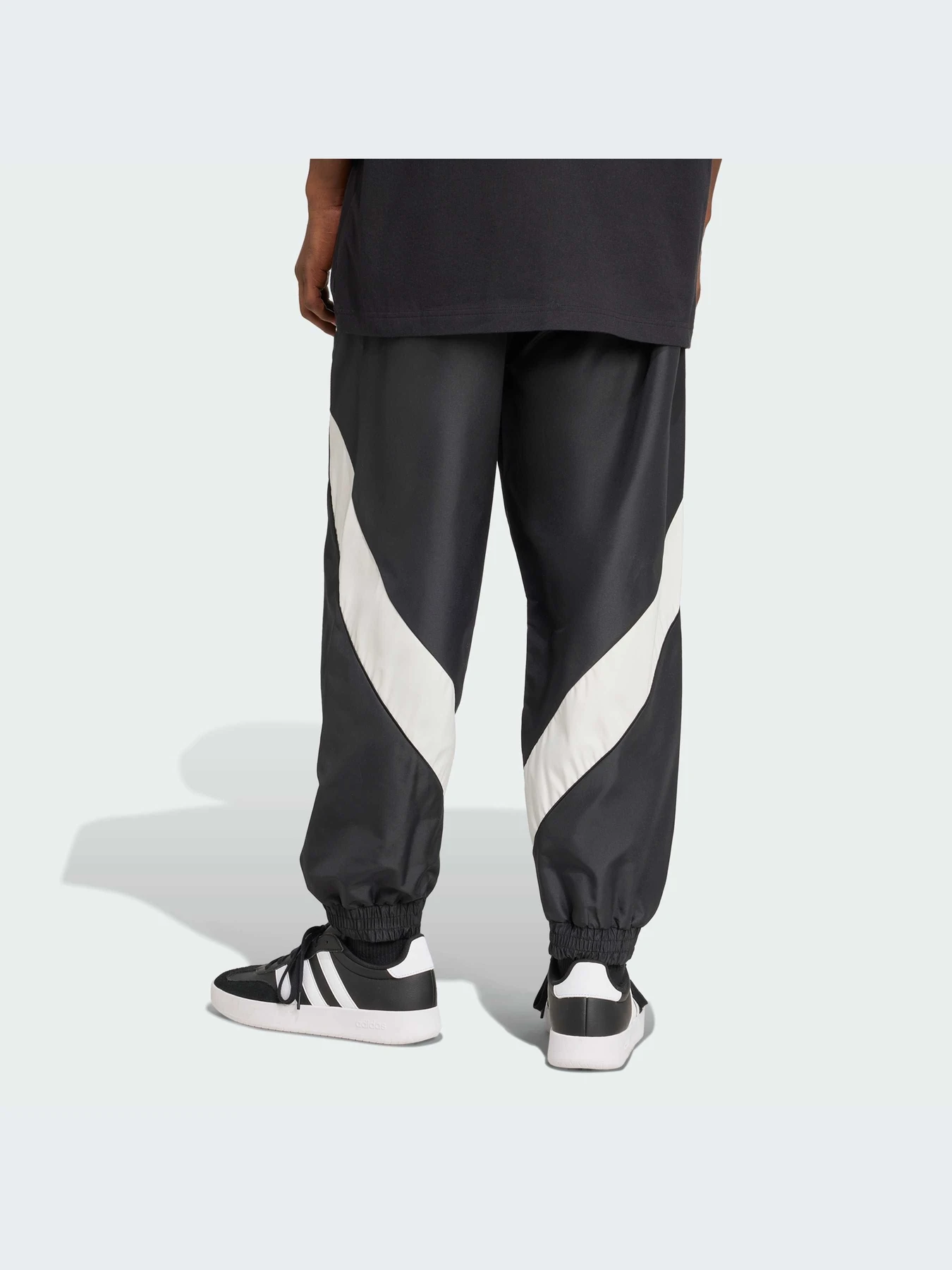 Брюки Adidas модель JN1830-KZ Брюки Adidas модель JN1830-KZ Фото