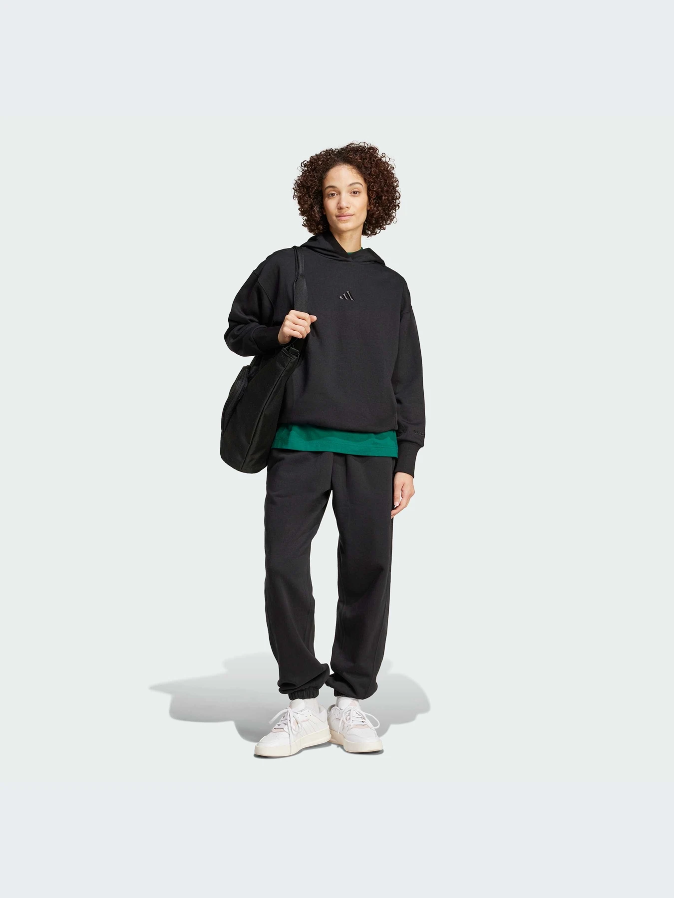 Худи и свитшоты Adidas модель IW1025-KZ Худи и свитшоты Adidas модель IW1025-KZ Фото