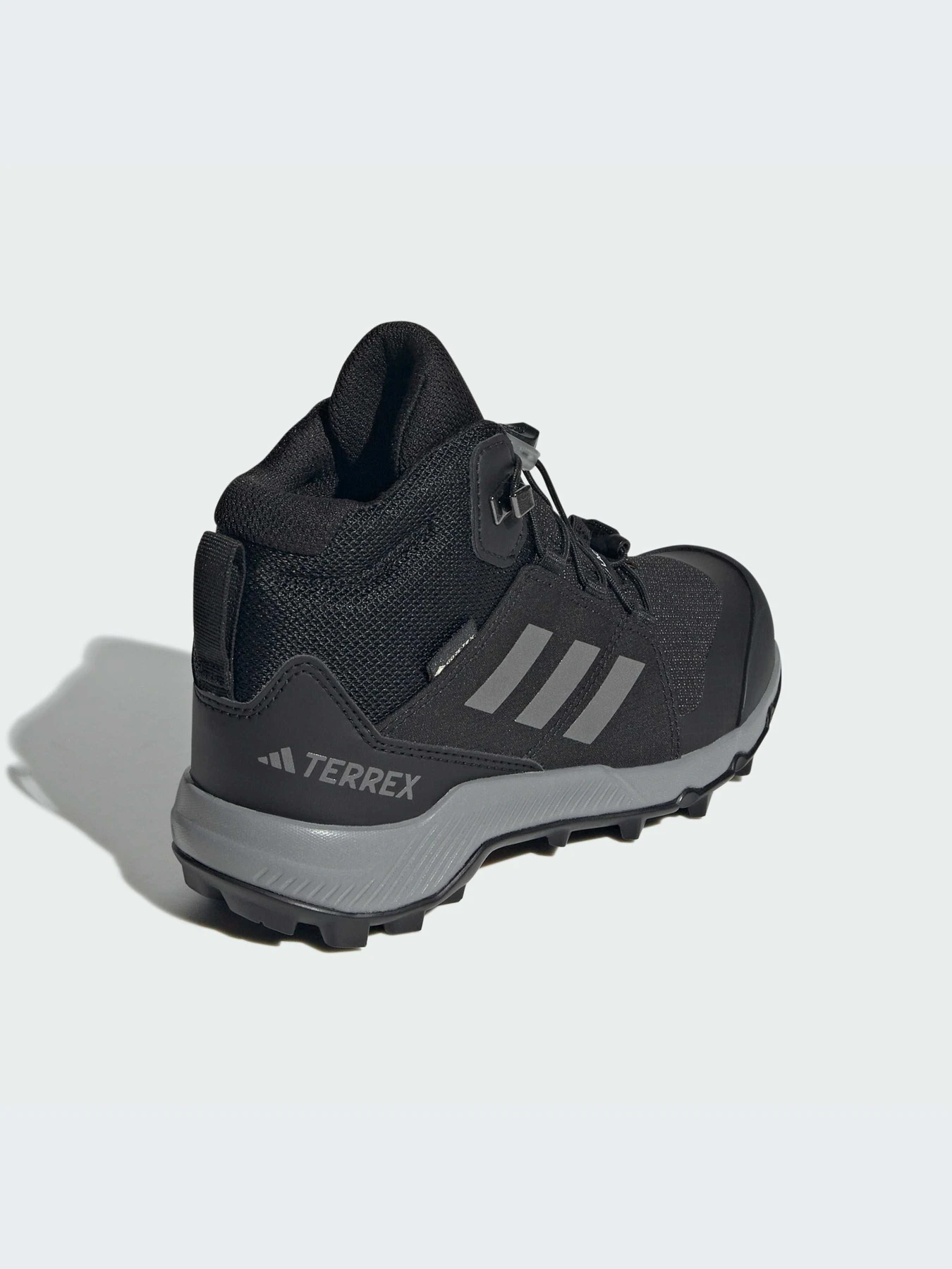 Ботинки и сапоги Adidas модель IE6079-KZ Ботинки и сапоги Adidas модель IE6079-KZ Фото