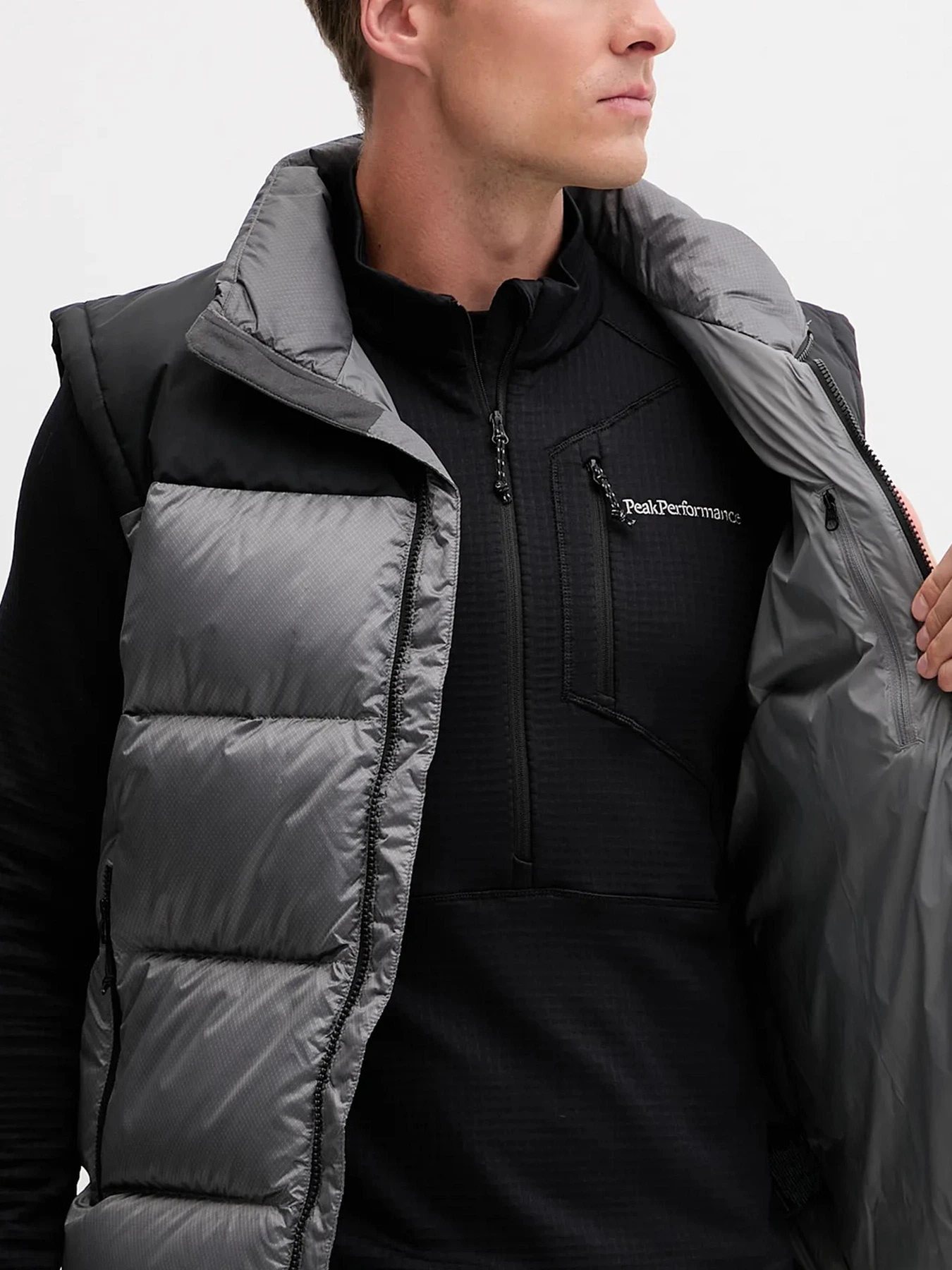 Куртки и дубленки The North Face модель NF0A8994EKO1 Куртки и дубленки The North Face модель NF0A8994EKO1 Фото