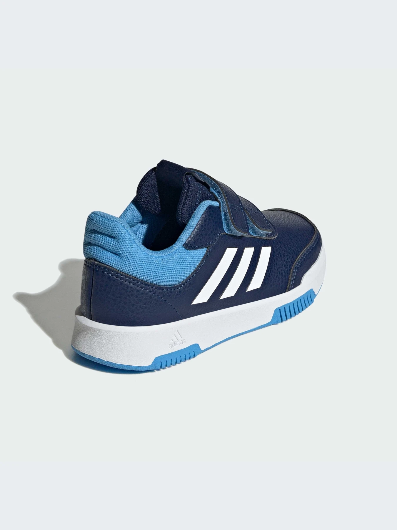 Кроссовки Adidas модель IE0922-KZ Кроссовки Adidas модель IE0922-KZ Фото
