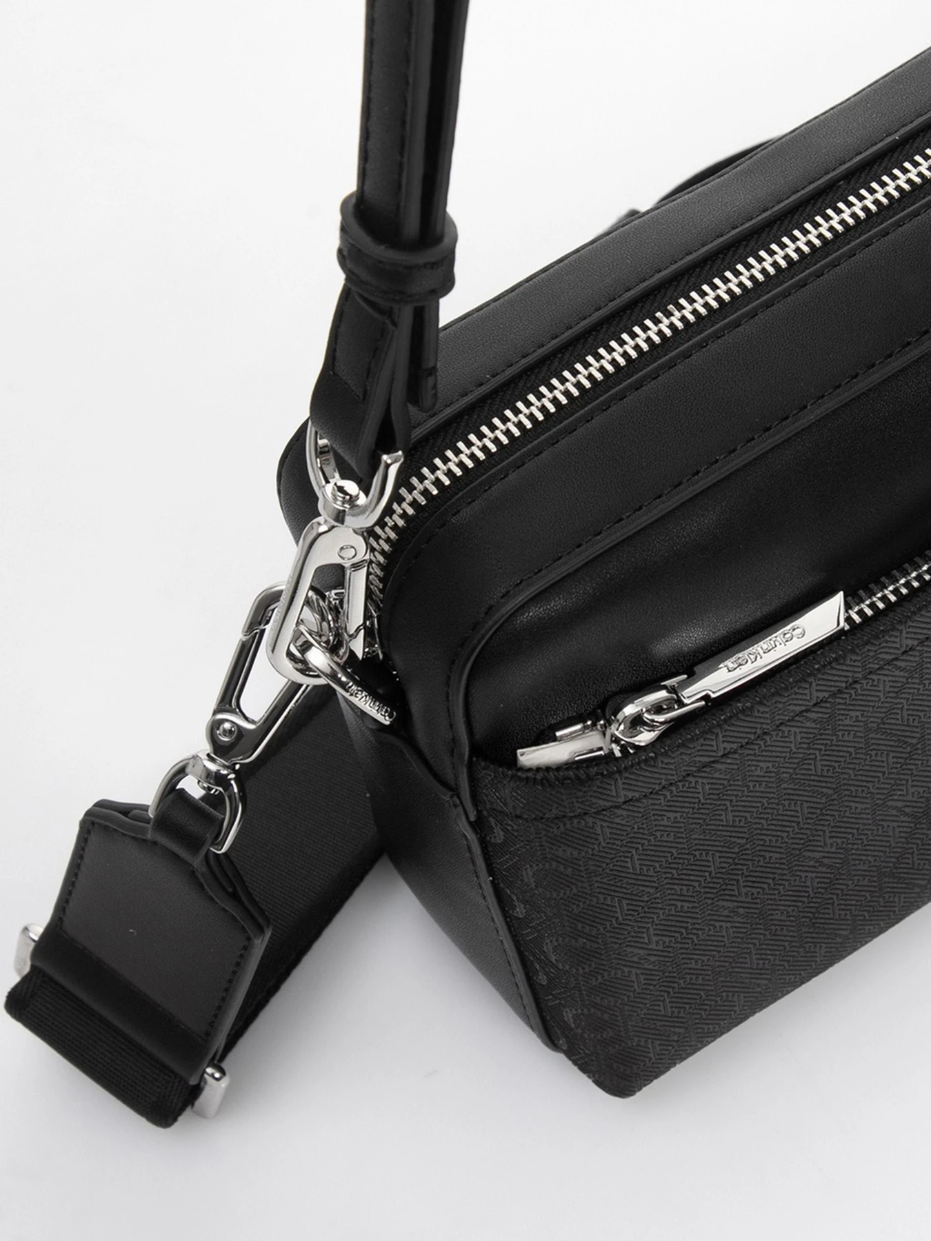 Сумки Calvin Klein модель LV04F3080G-UB1 Сумки Calvin Klein модель LV04F3080G-UB1 Фото