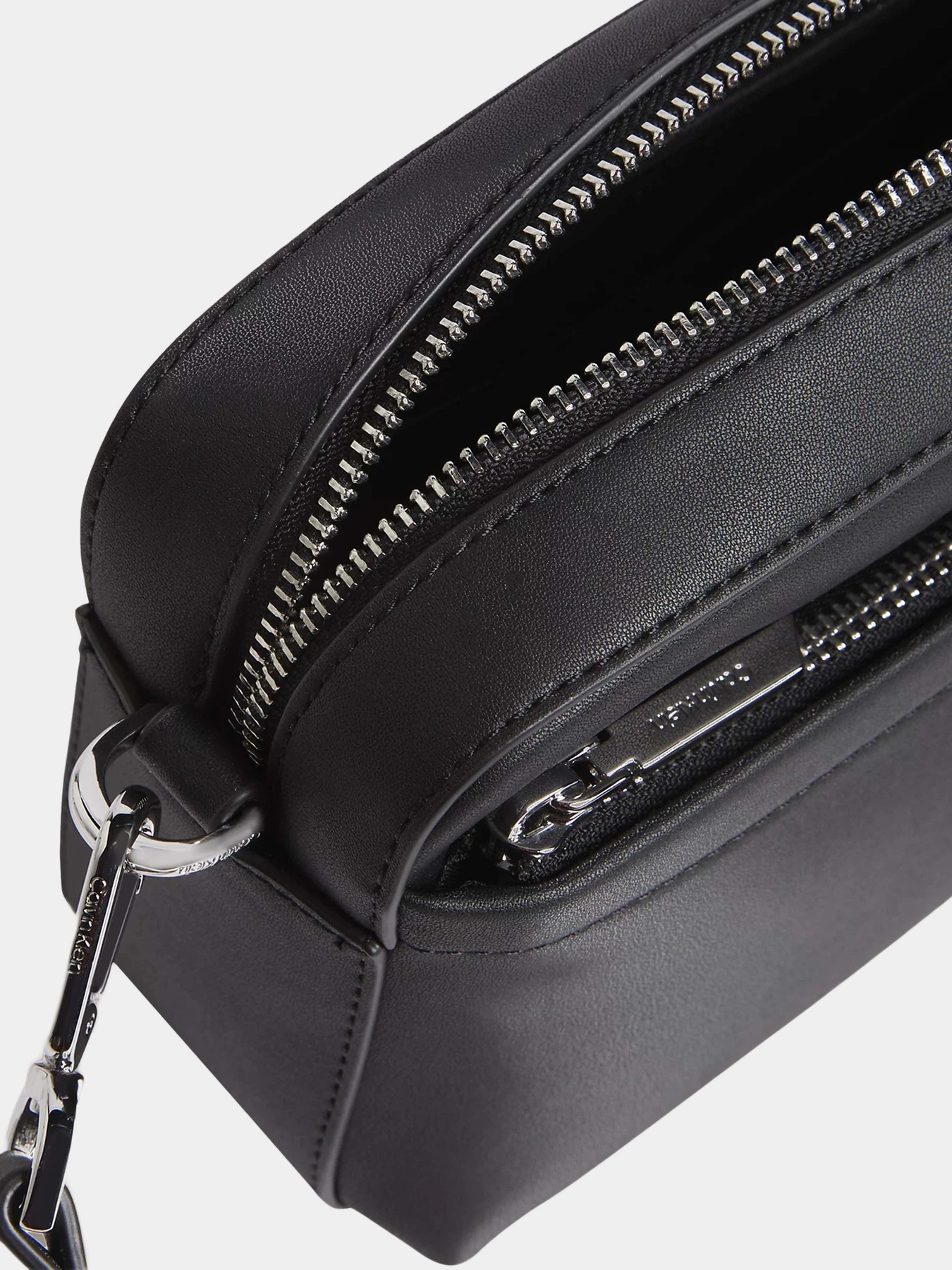 Сумки Calvin Klein модель LV04F3094G-UB1 Сумки Calvin Klein модель LV04F3094G-UB1 Фото