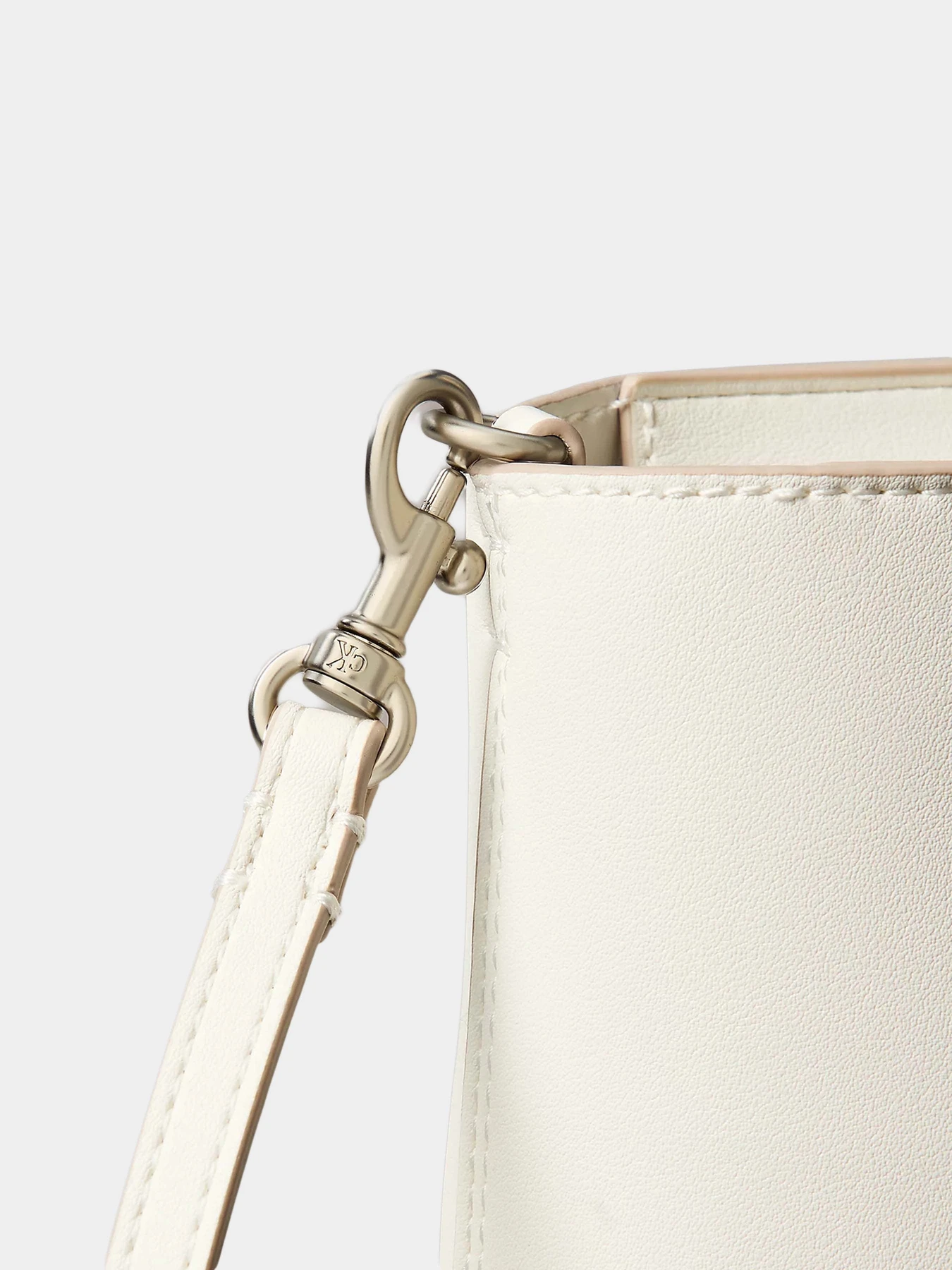 Сумки Calvin Klein модель LV04K3111G-FUP Сумки Calvin Klein модель LV04K3111G-FUP Фото