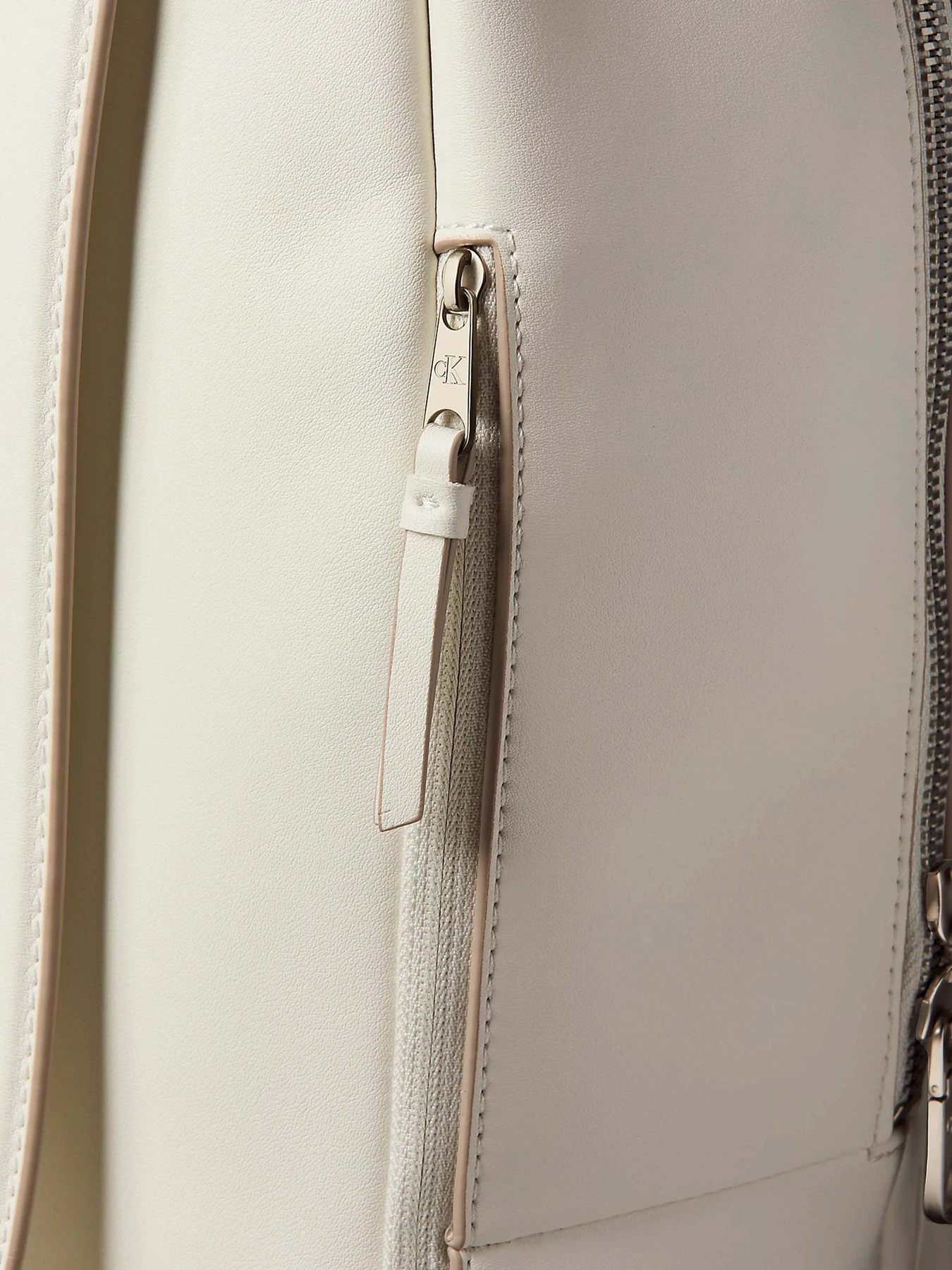 Рюкзаки Calvin Klein модель LV04K3165G-FUP Рюкзаки Calvin Klein модель LV04K3165G-FUP Фото