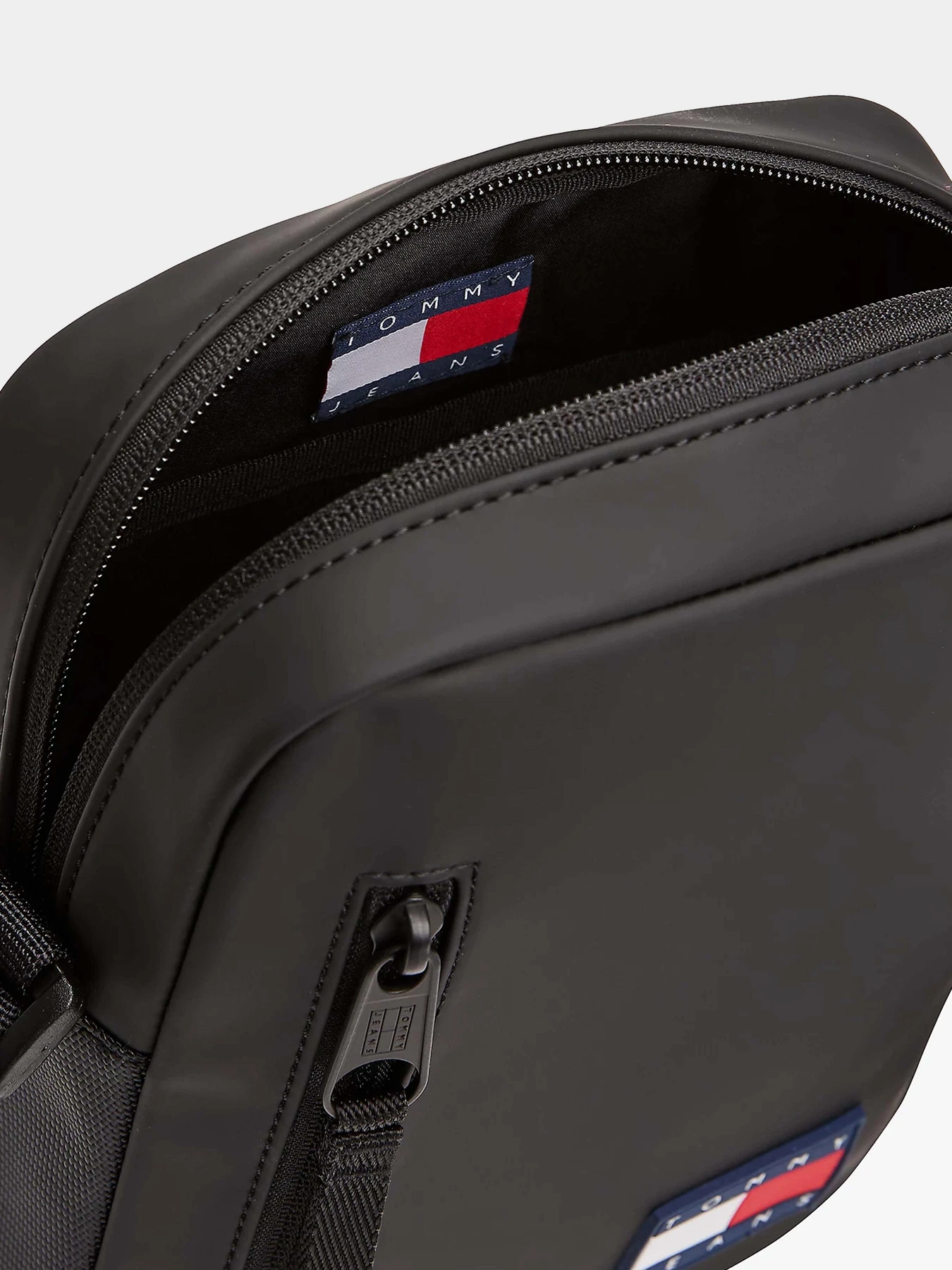 Сумки Tommy Hilfiger модель AM0AM13396-BDS Сумки Tommy Hilfiger модель AM0AM13396-BDS Фото