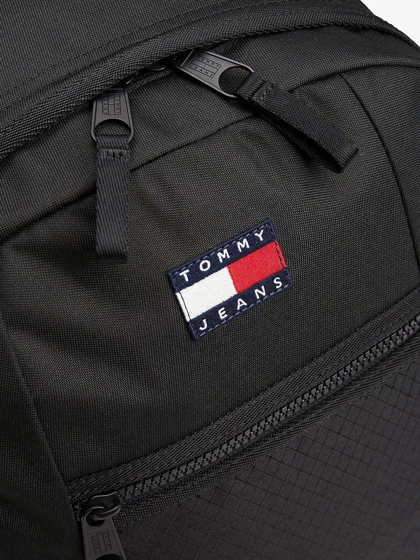 Рюкзаки Tommy Hilfiger модель AM0AM13402-BDS Рюкзаки Tommy Hilfiger модель AM0AM13402-BDS Фото