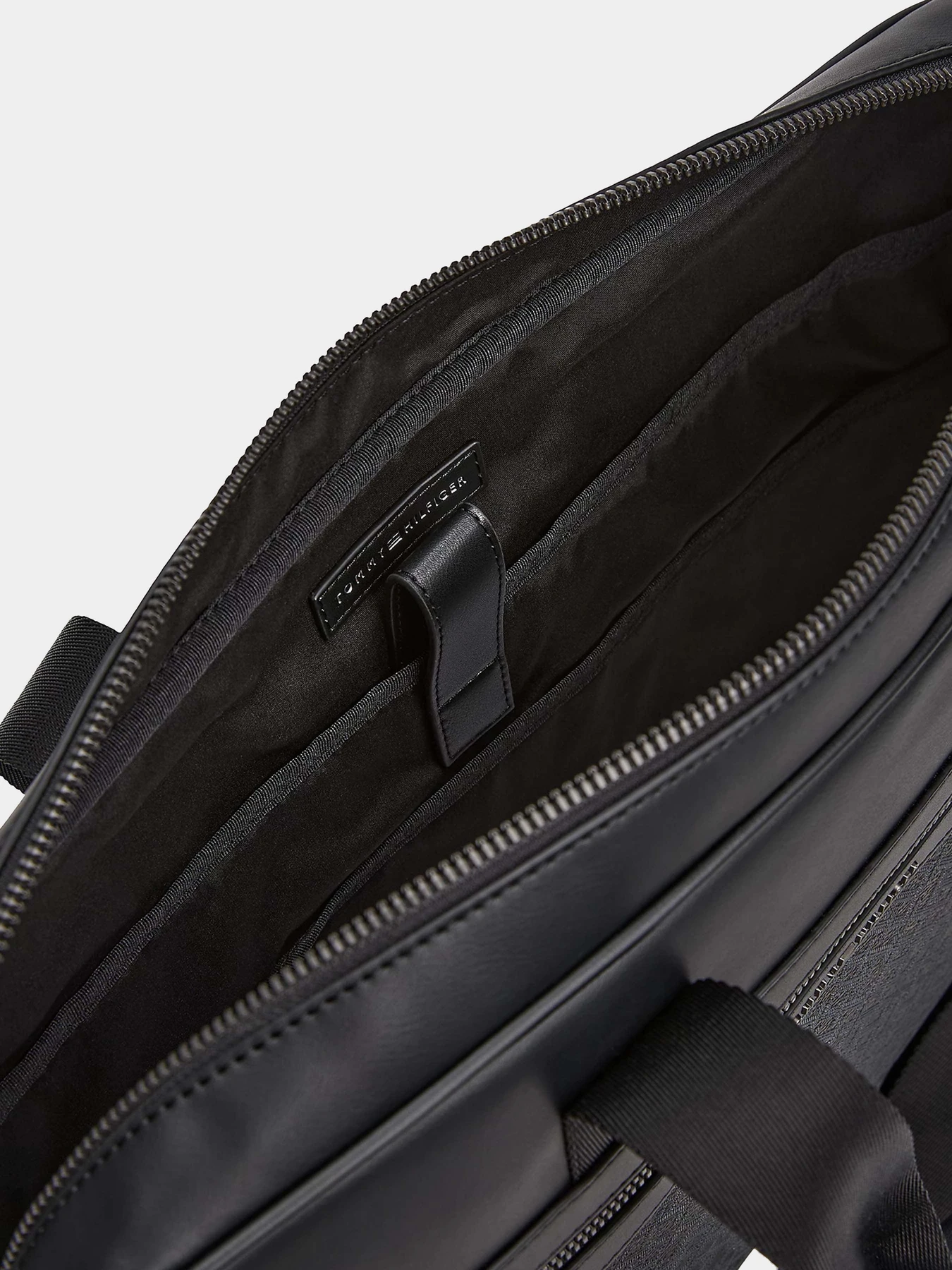 Сумки Tommy Hilfiger модель AM0AM13491-BDS Сумки Tommy Hilfiger модель AM0AM13491-BDS Фото