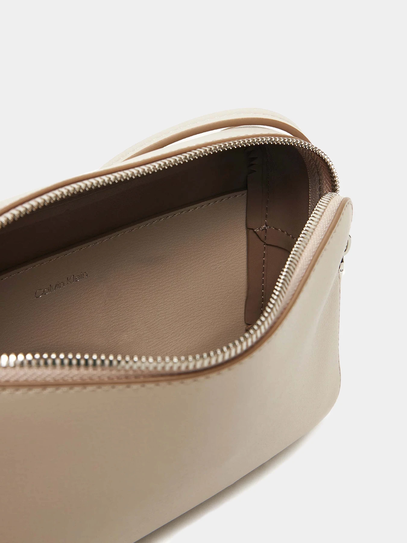 Сумки Calvin Klein модель LV04F3276G-338 Сумки Calvin Klein модель LV04F3276G-338 Фото