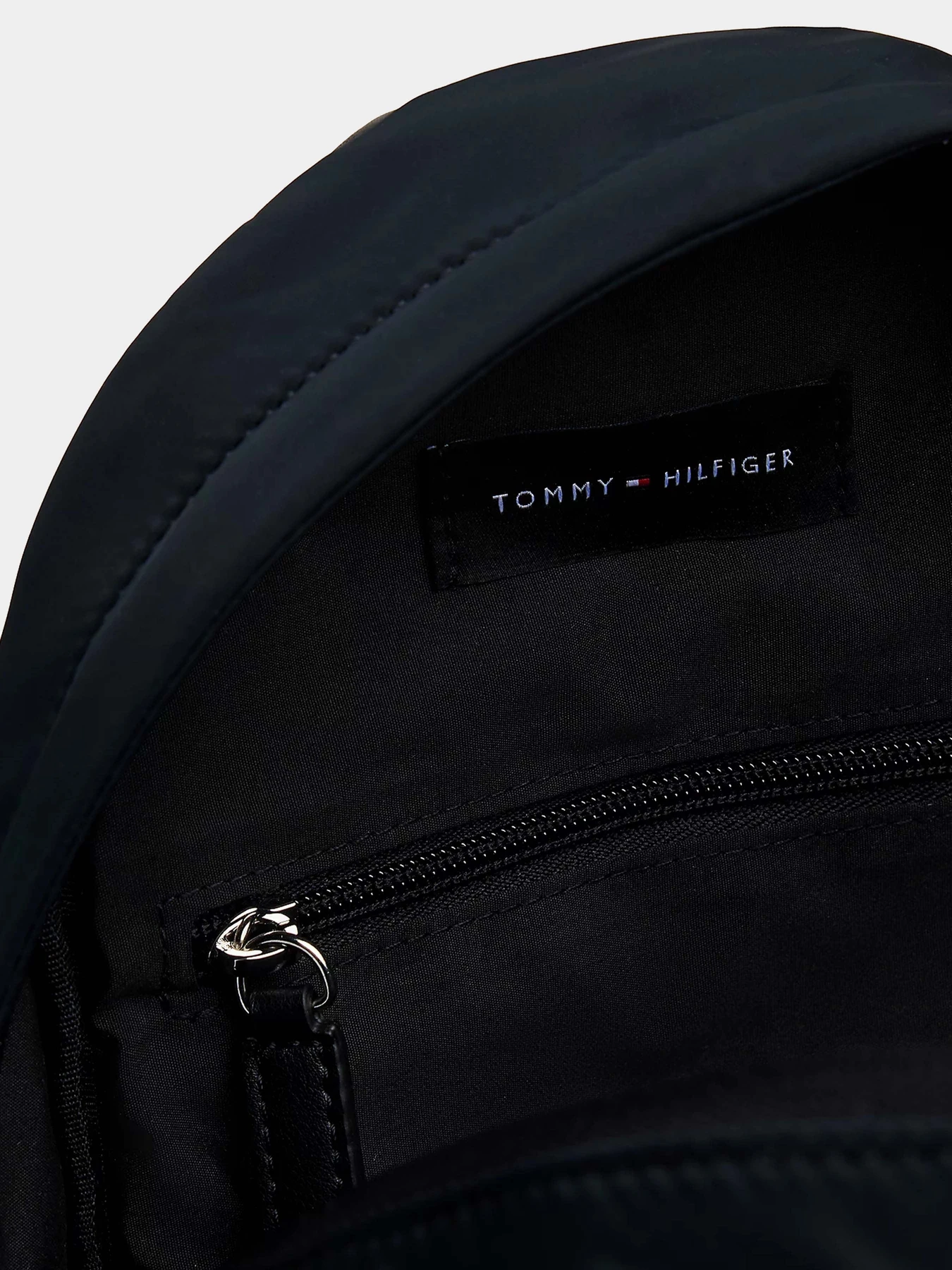Сумки Tommy Hilfiger модель AM0AM13622-BDS Сумки Tommy Hilfiger модель AM0AM13622-BDS Фото