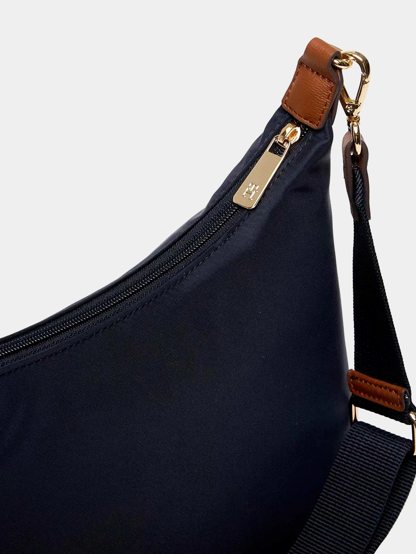 Сумки Tommy Hilfiger модель AW0AW17937-DW6 Сумки Tommy Hilfiger модель AW0AW17937-DW6 Фото