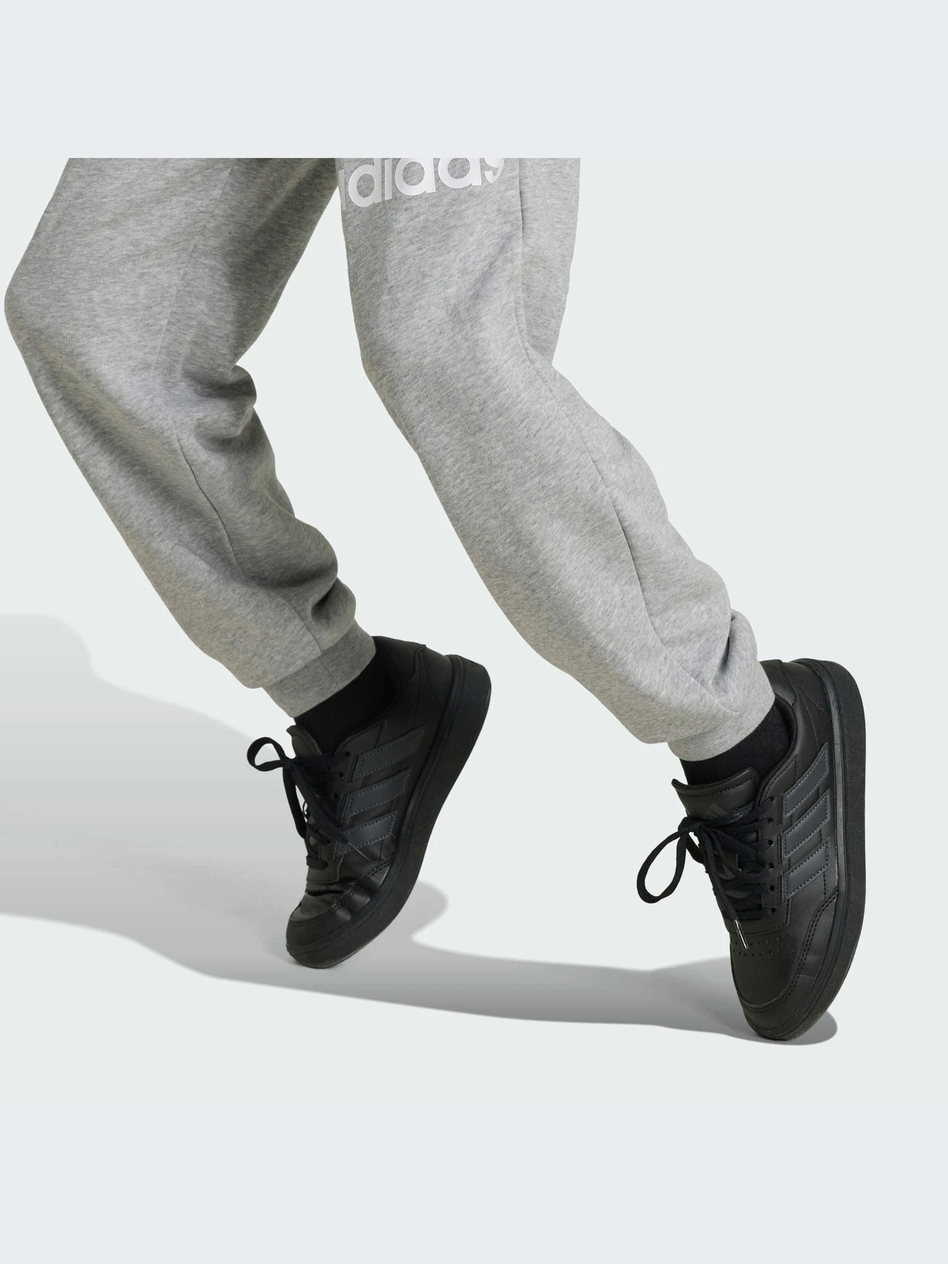 Брюки Adidas модель IX9587-KZ Брюки Adidas модель IX9587-KZ Фото