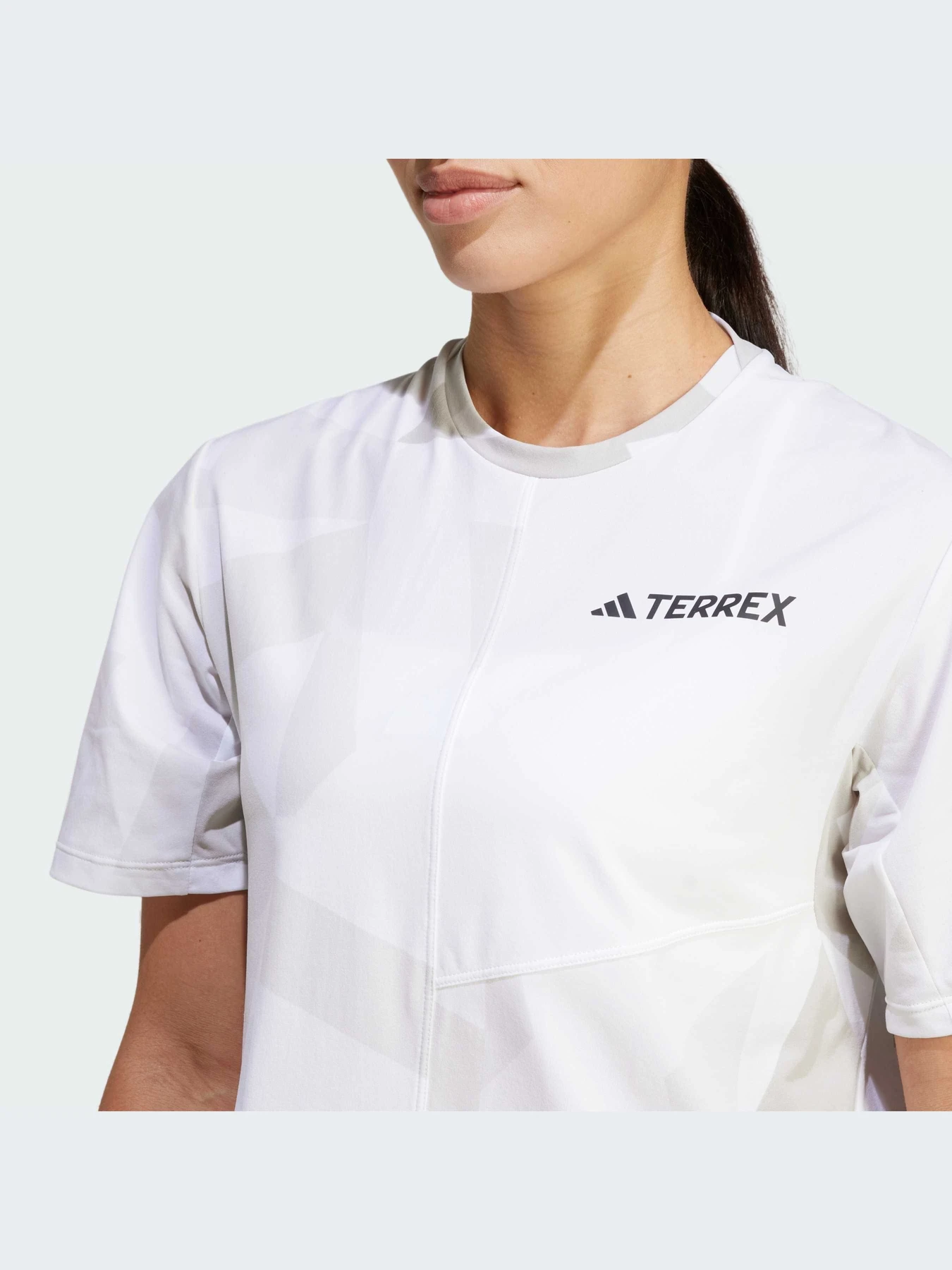 Футболки и поло Adidas модель JE0365-KZ Футболки и поло Adidas модель JE0365-KZ Фото