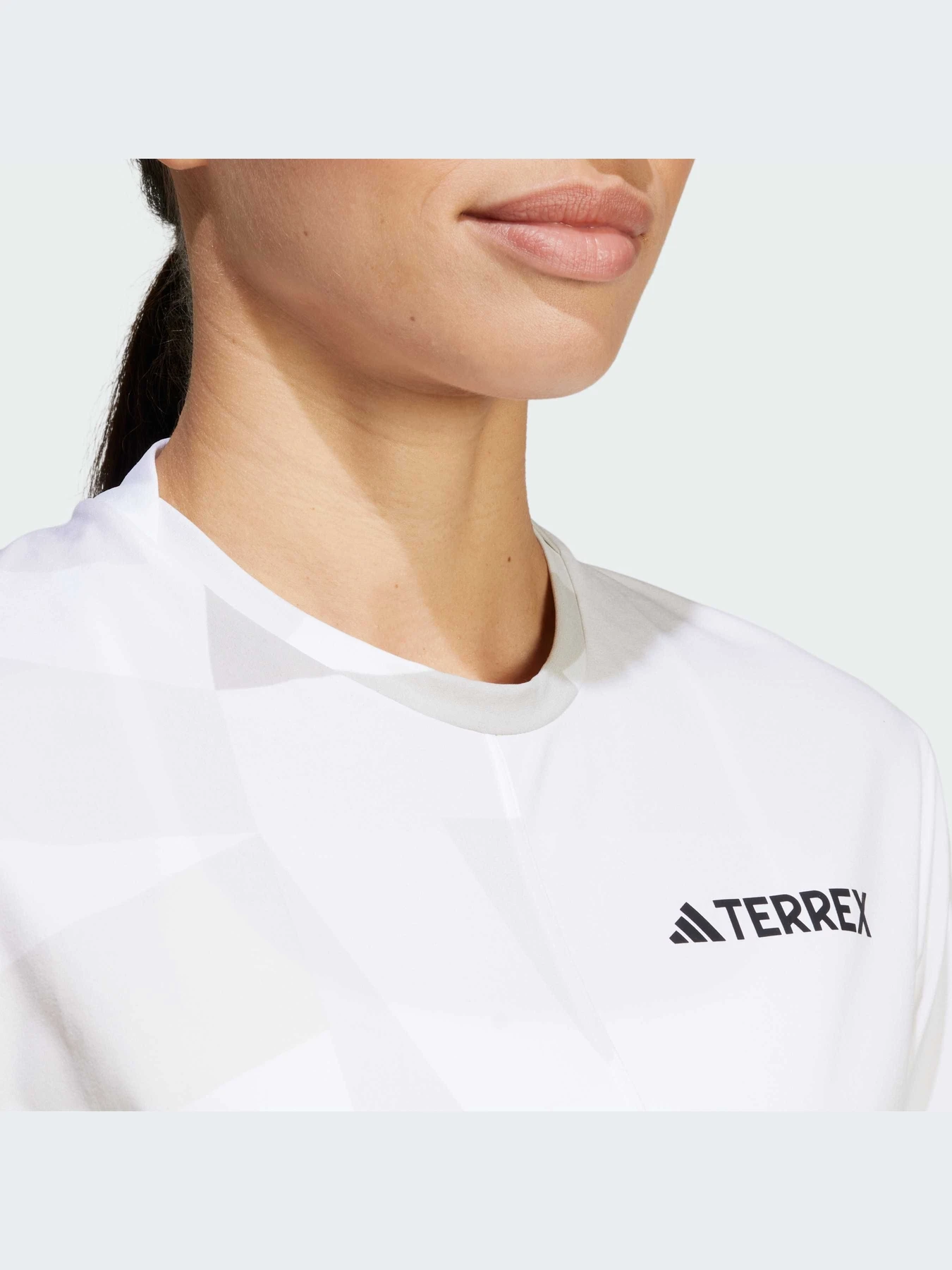 Футболки и поло Adidas модель JE0365-KZ Футболки и поло Adidas модель JE0365-KZ Фото