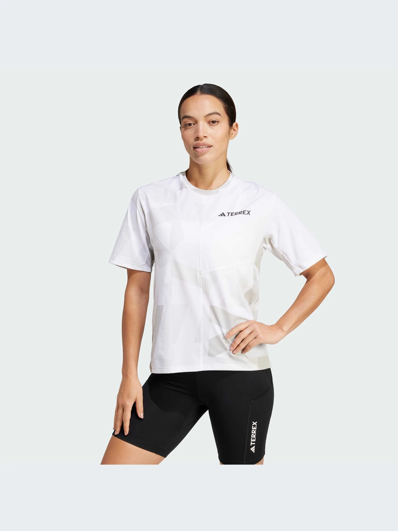 Футболки и поло Adidas модель JE0365-KZ Футболки и поло Adidas модель JE0365-KZ Фото