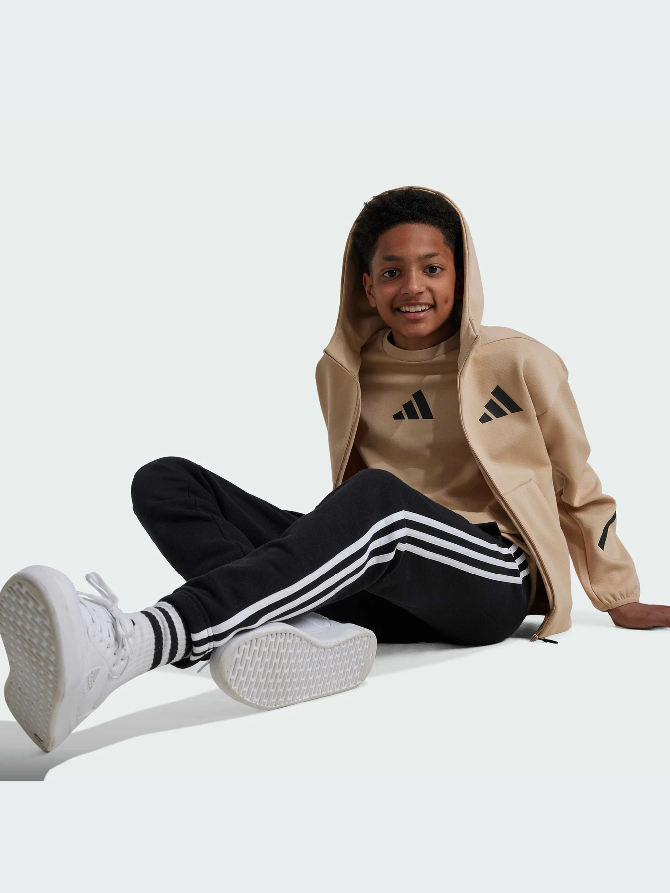 Худи и свитшоты Adidas ZNE модель JF2495-KZ Худи и свитшоты Adidas ZNE модель JF2495-KZ Фото