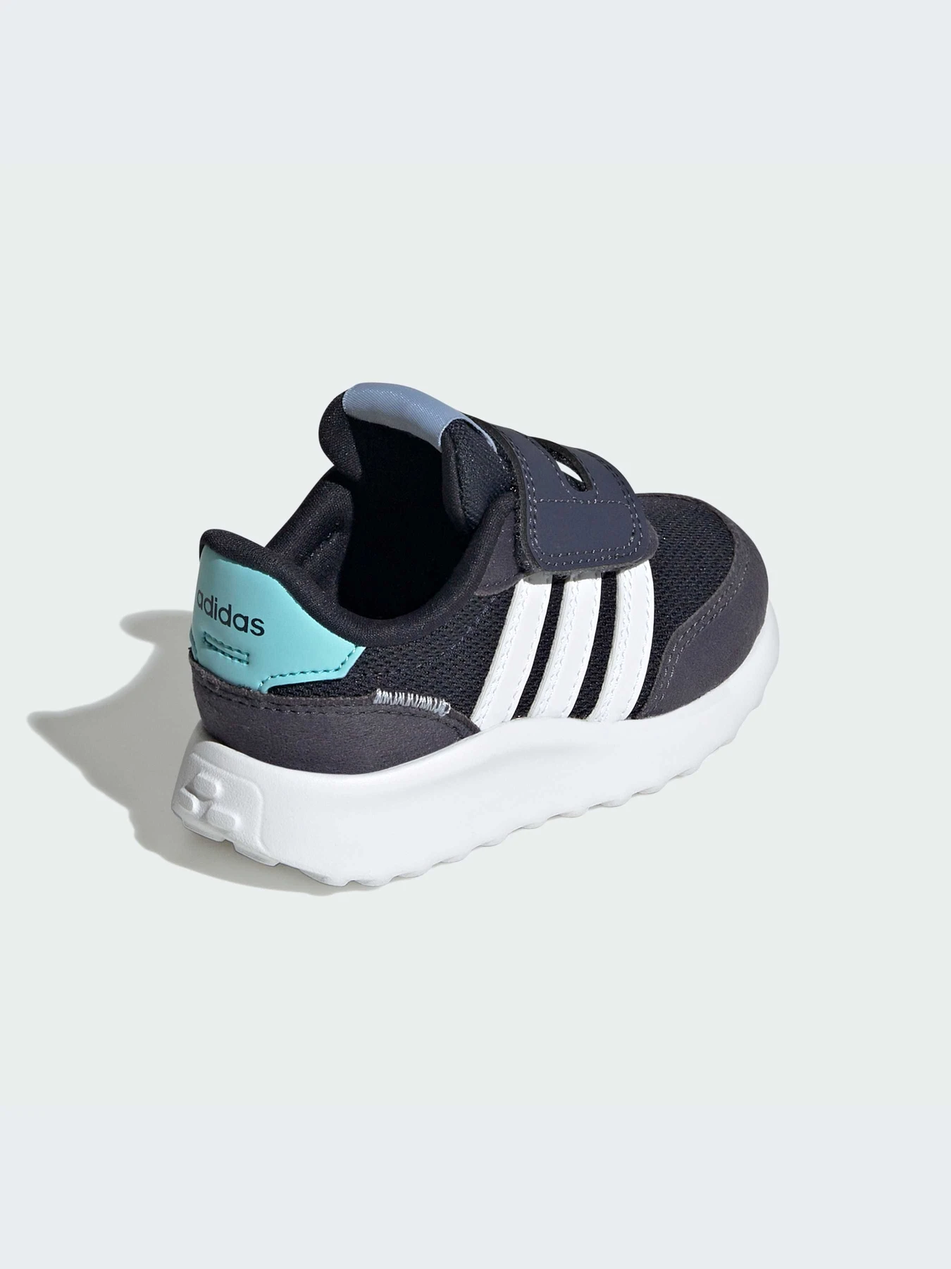 Кроссовки Adidas модель IG4892-KZ Кроссовки Adidas модель IG4892-KZ Фото