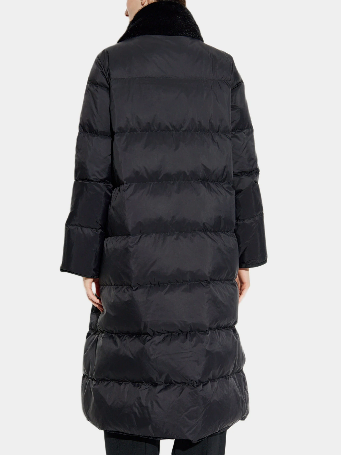 Куртки и дубленки Emporio Armani модель EW001395-AF12645-UC001 Фото