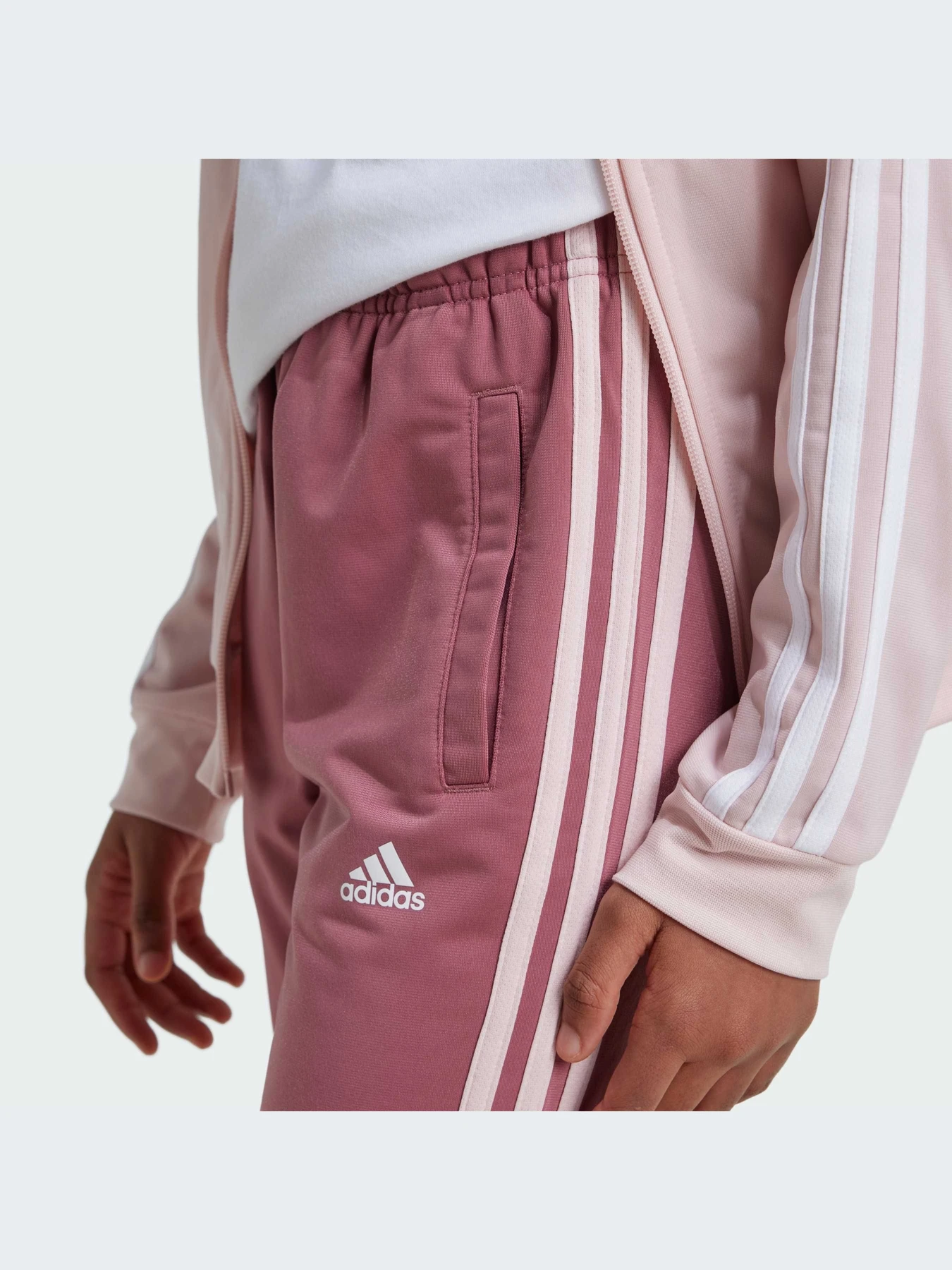 Костюмы Adidas модель IZ3460-KZ Костюмы Adidas модель IZ3460-KZ Фото